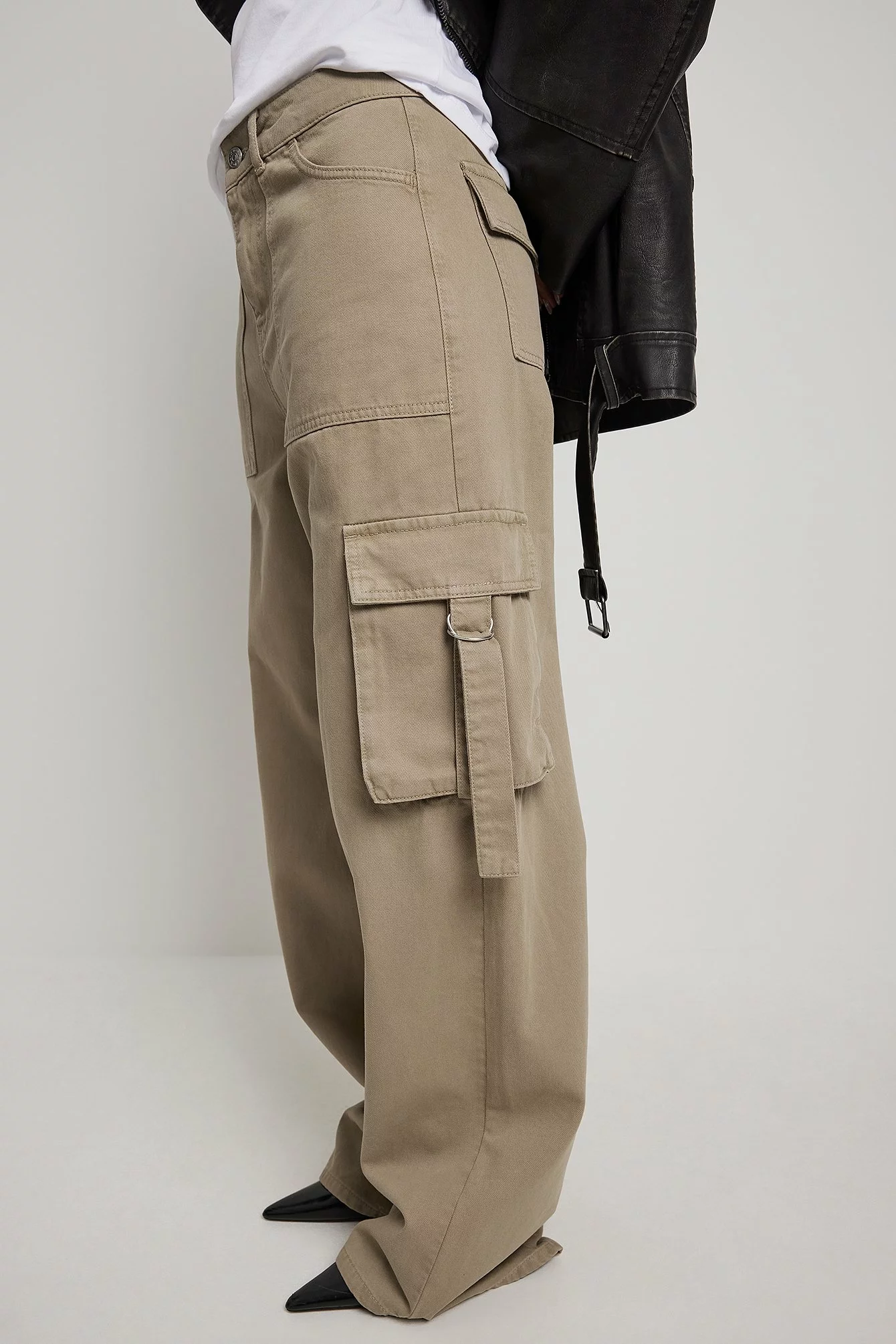 NA-KD Trend Metal Detail Cargo Jeans - Image 3