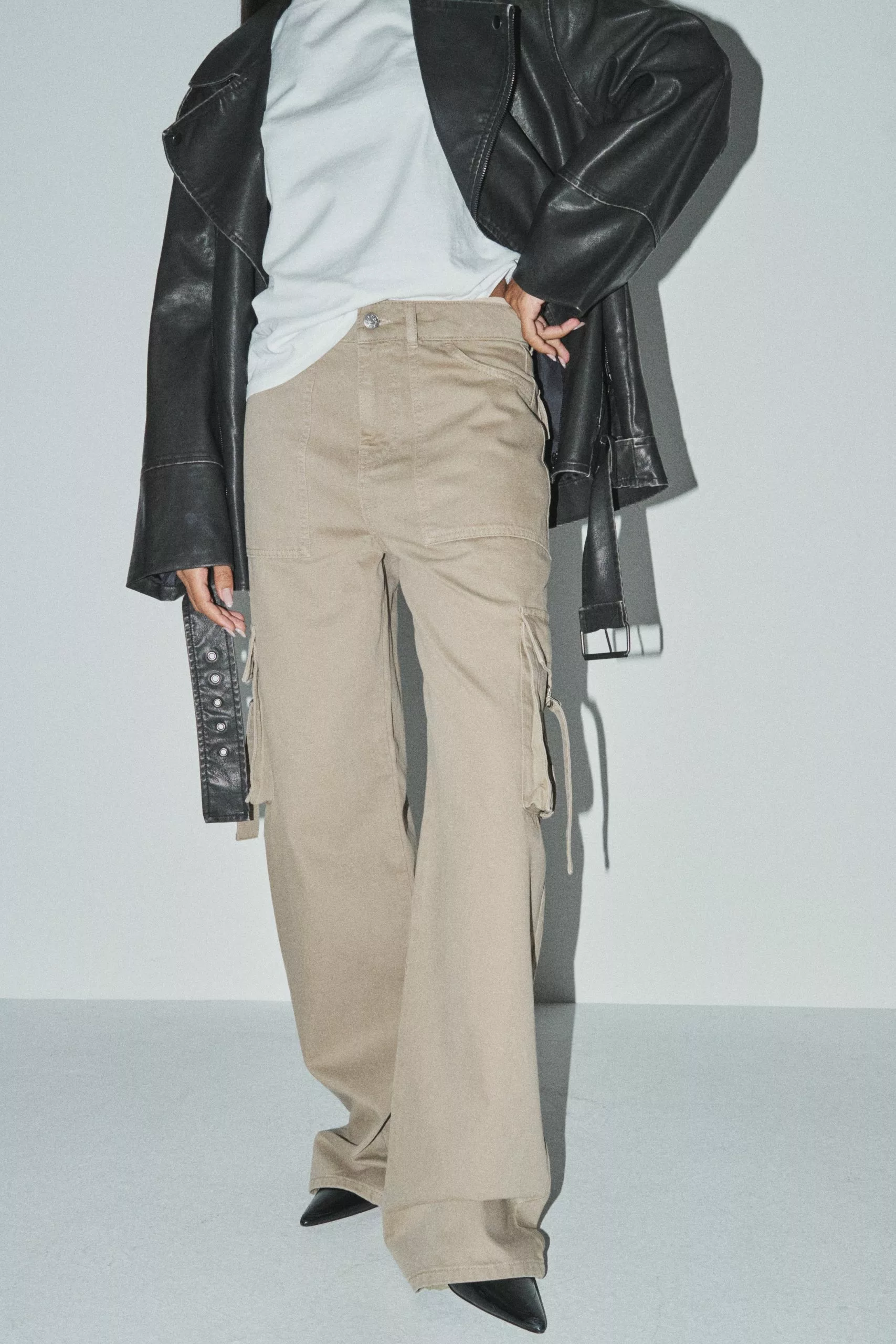 NA-KD Trend Metal Detail Cargo Jeans - Image 6