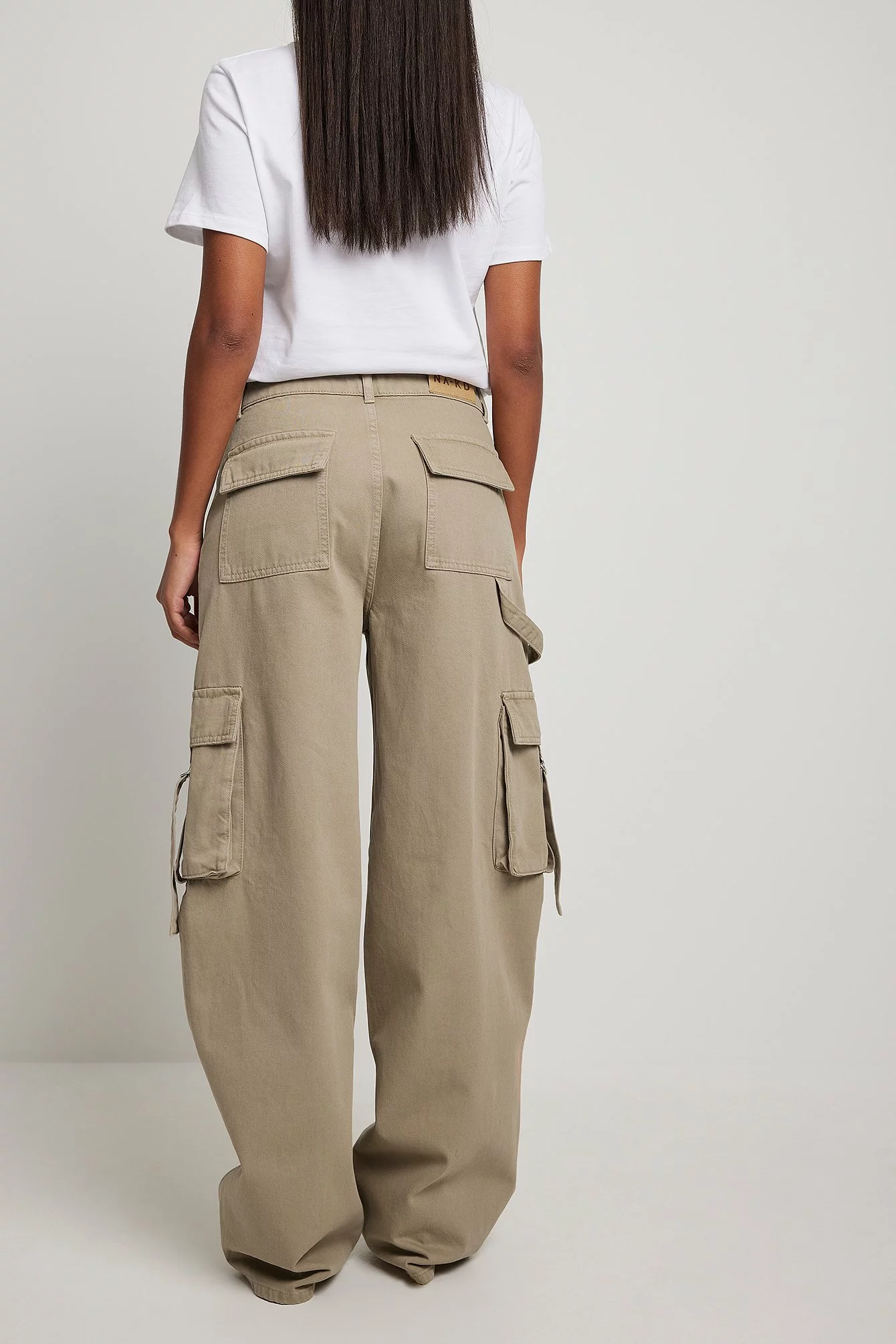 NA-KD Trend Metal Detail Cargo Jeans - Image 4