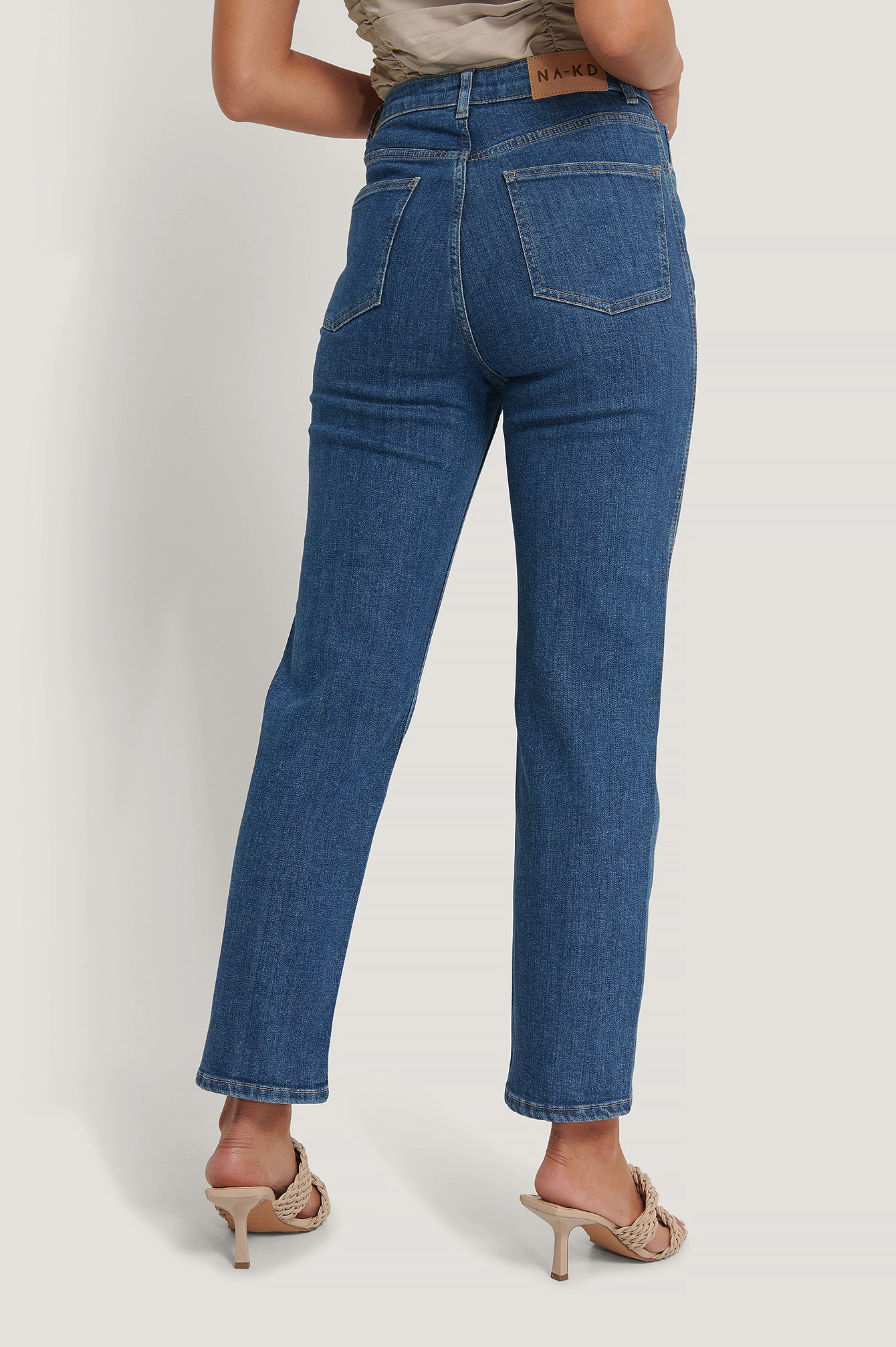 NA-KD Organic Twisted Seam Detail Jeans - Image 2