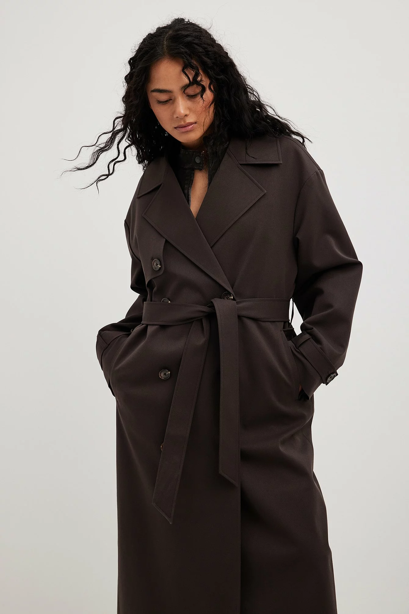 NA-KD Oversized Trenchcoat - Image 4