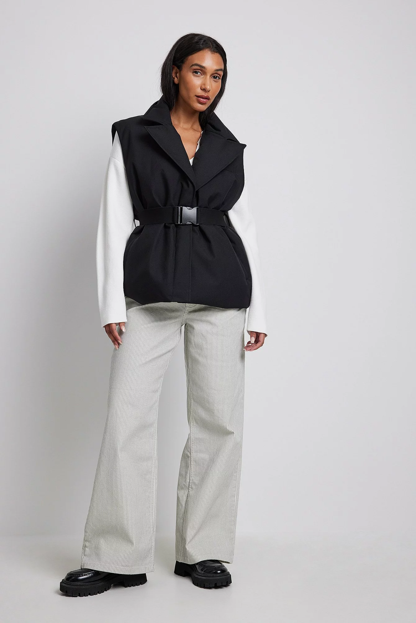 NA-KD Padded Belted Blazer Vest - Image 3
