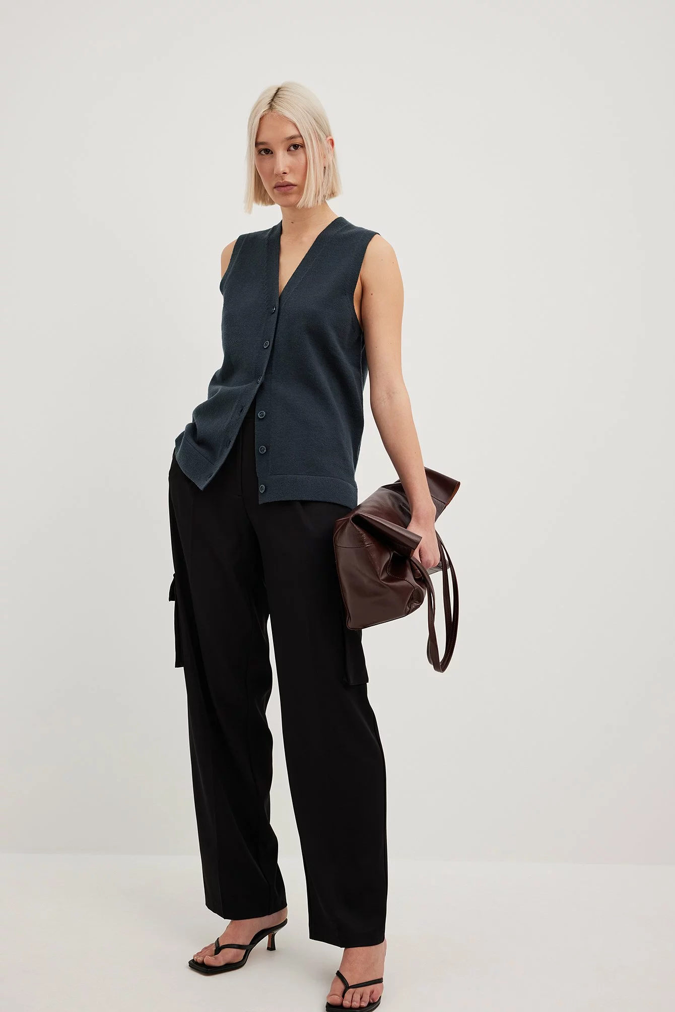NA-KD Trend Pleat Detail Cargo Suit Pants - Image 7