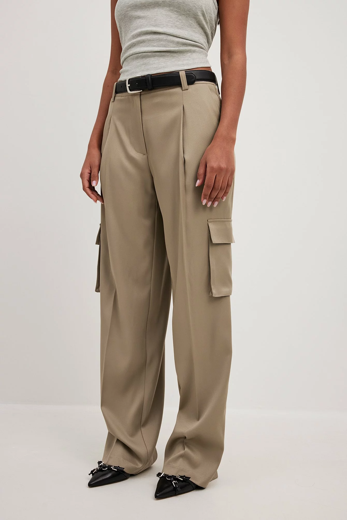 NA-KD Trend Pleat Detail Cargo Suit Pants - Image 4