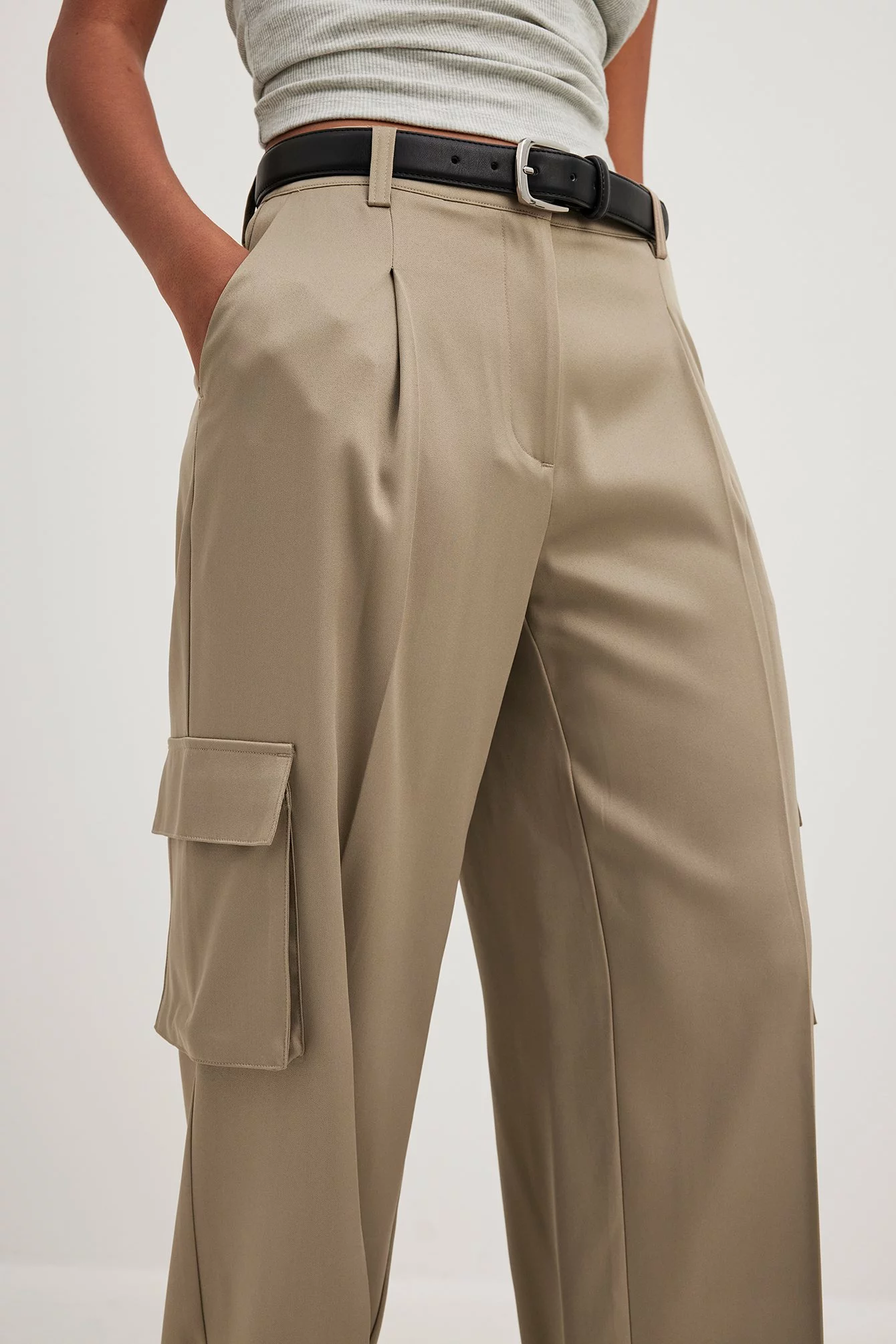 NA-KD Trend Pleat Detail Cargo Suit Pants - Image 5