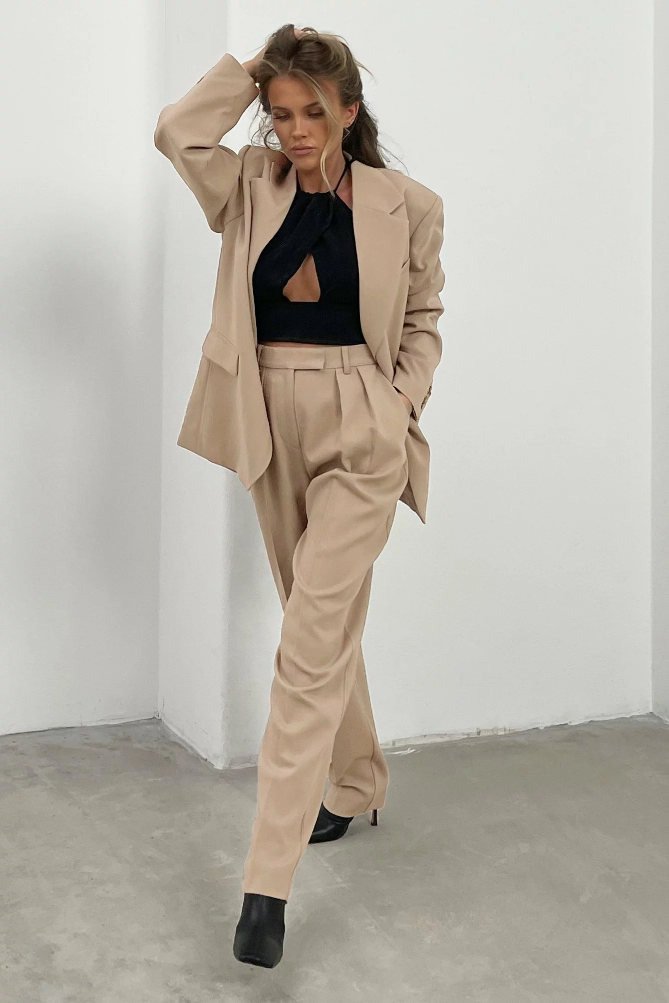 Handpicked X NA-KD Pleat Detail Suit Pants - Image 5