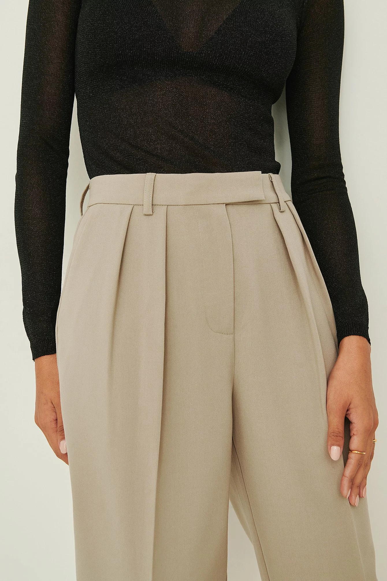 Handpicked X NA-KD Pleat Detail Suit Pants - Image 4