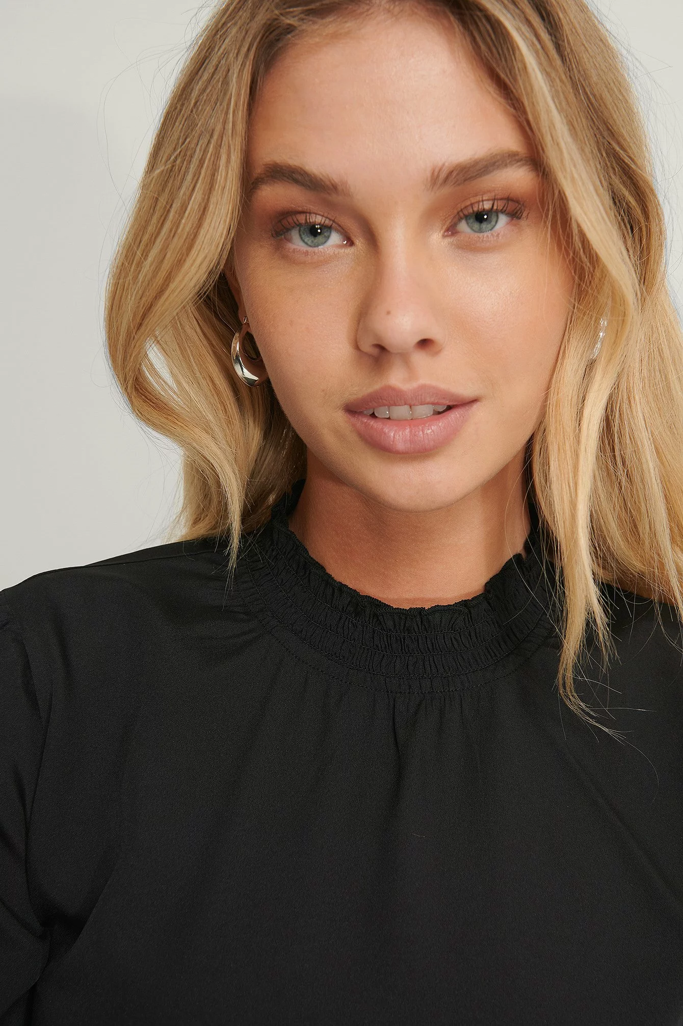 NA-KD Printed Flowy Blouse - Image 9