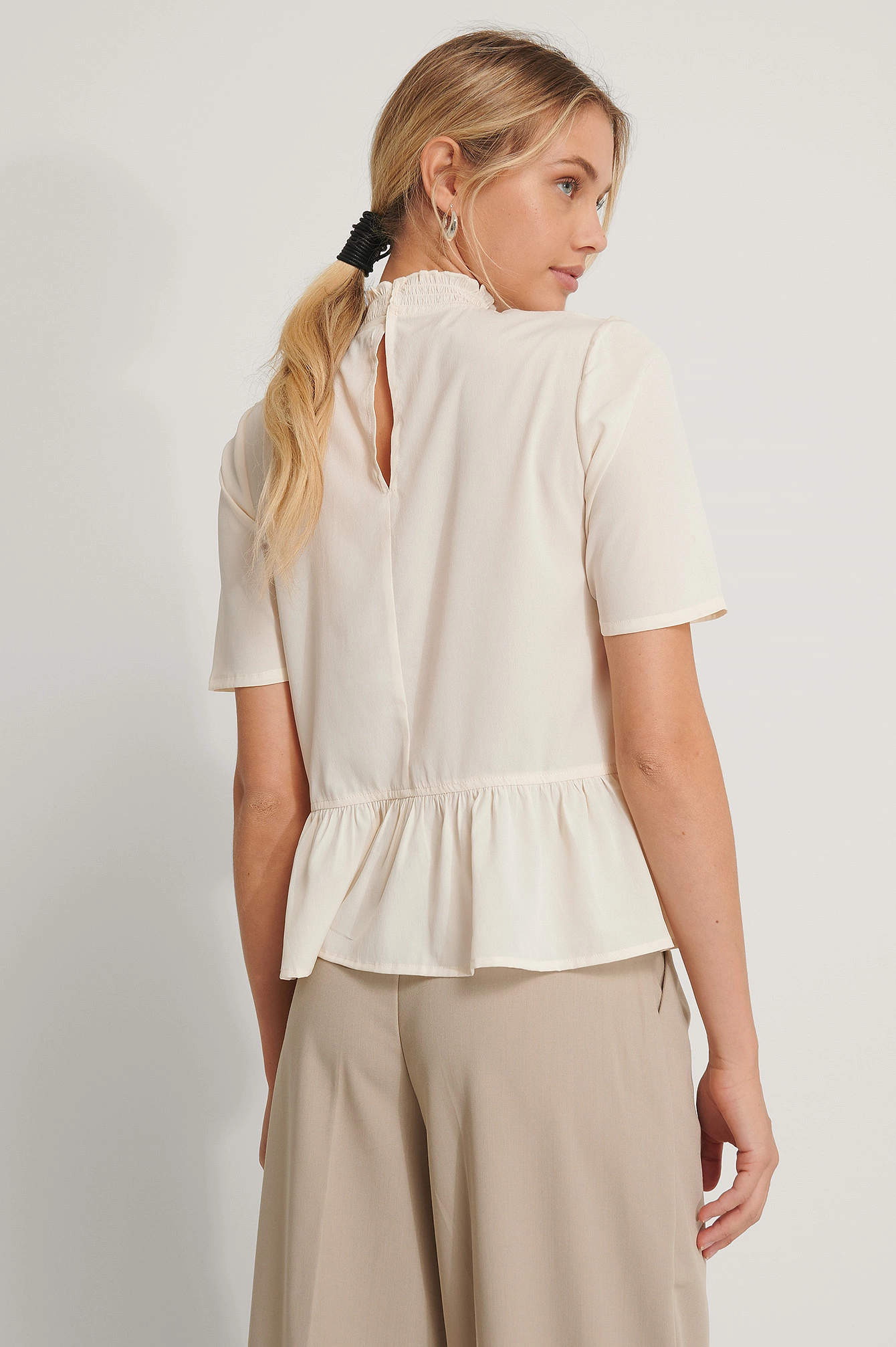 NA-KD Printed Flowy Blouse - Image 2