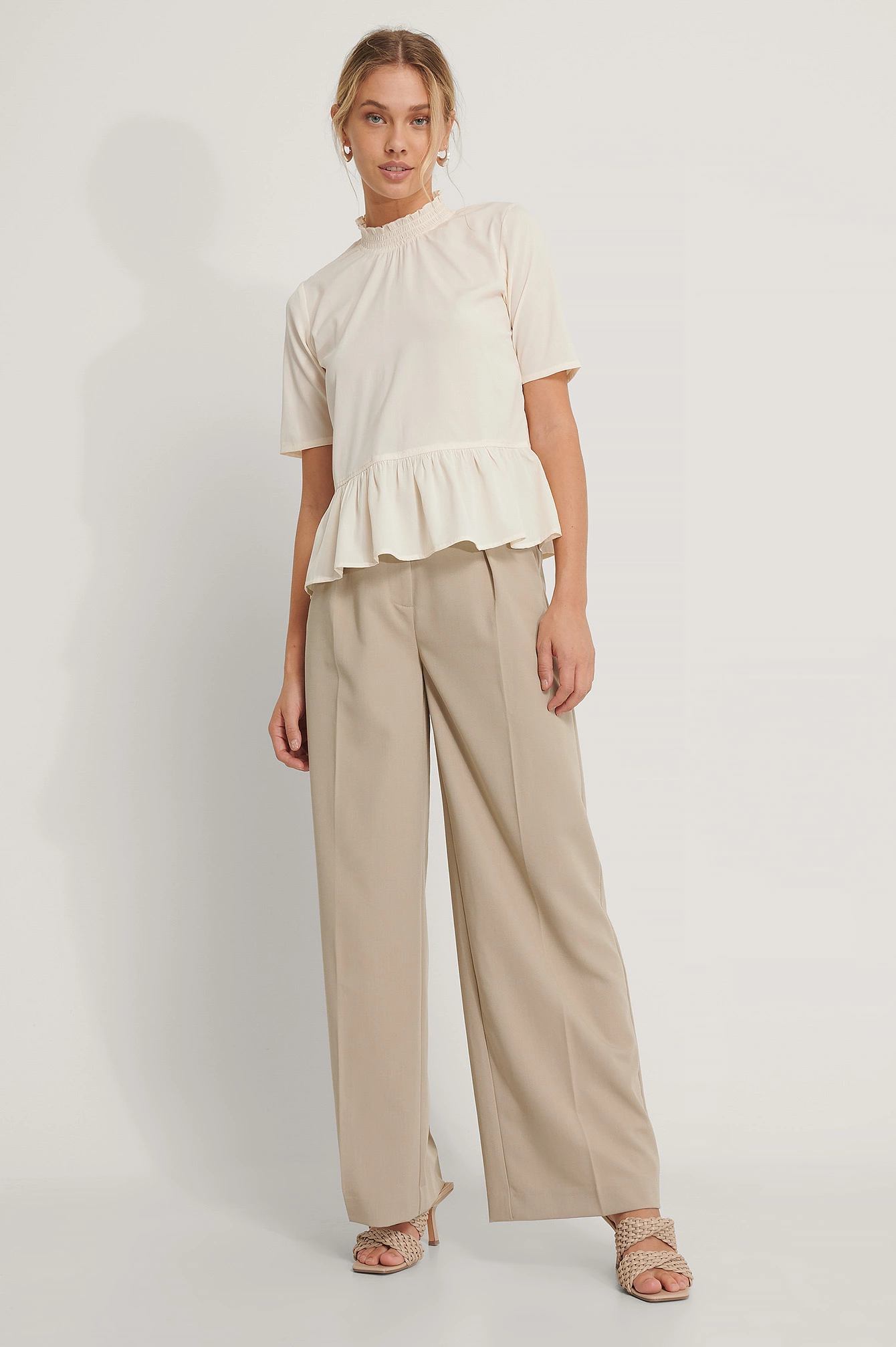 NA-KD Printed Flowy Blouse - Image 3