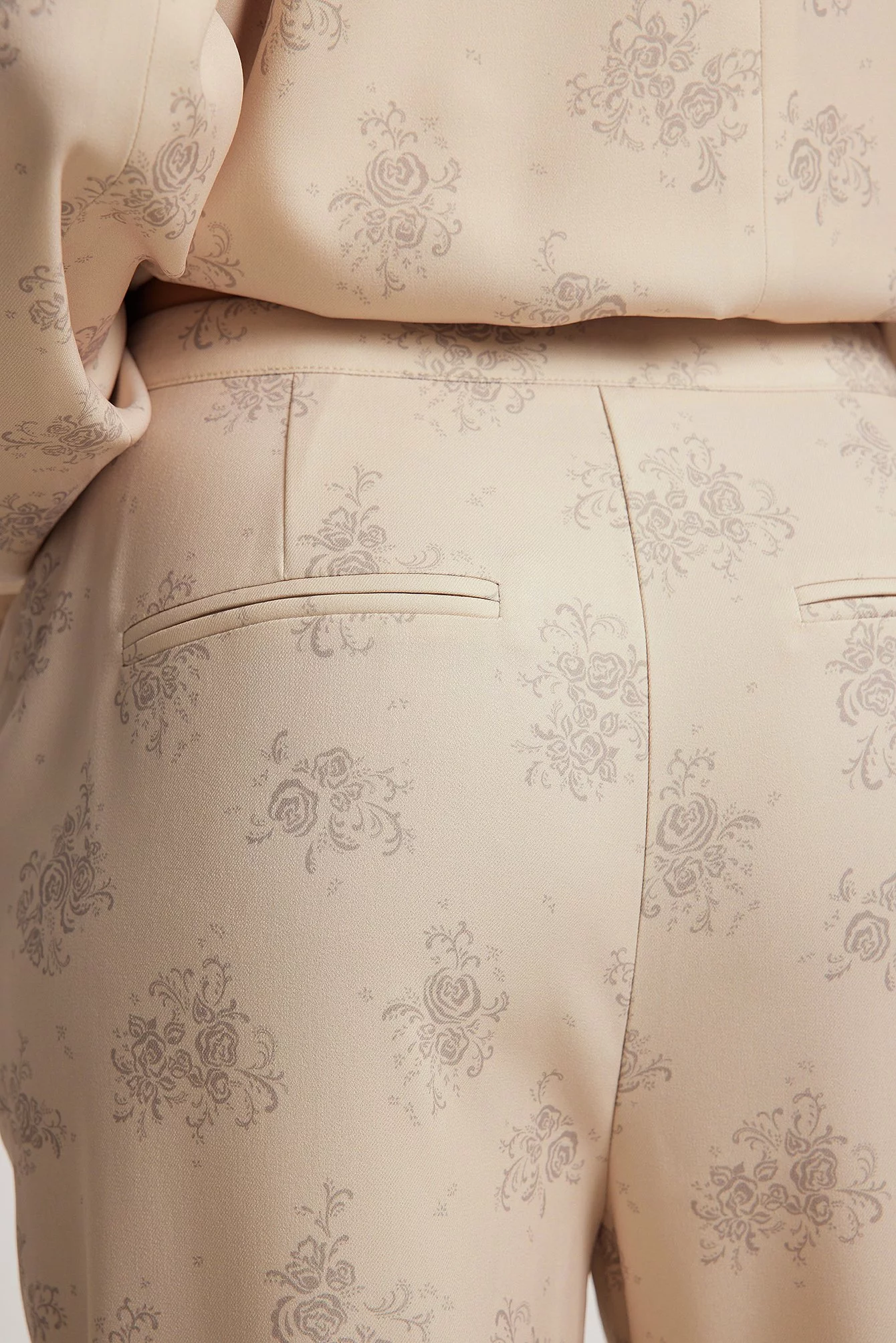 NA-KD Trend Printed Suit Pants - Image 4