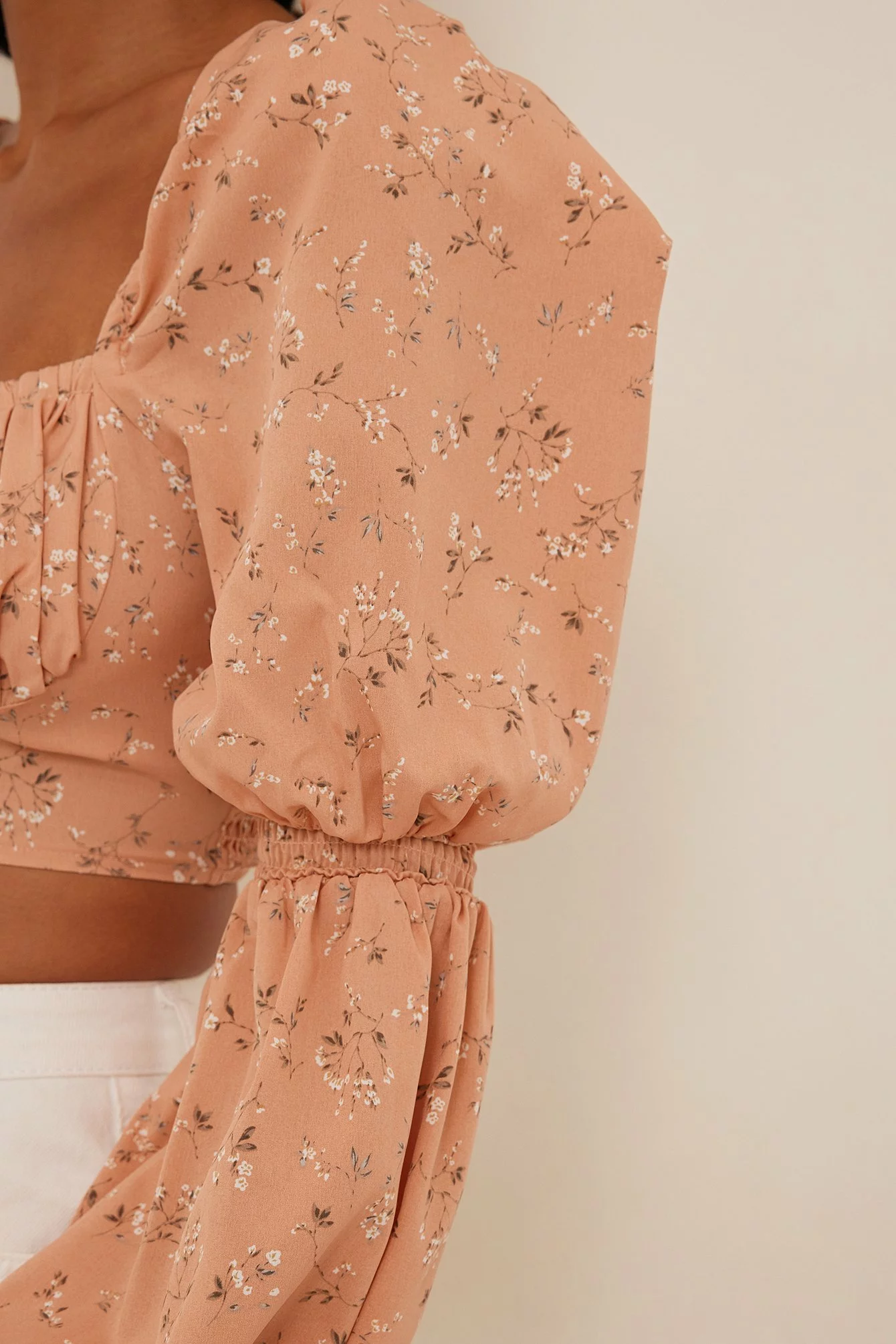 NA-KD Printed Tie Front Blouse - Image 4