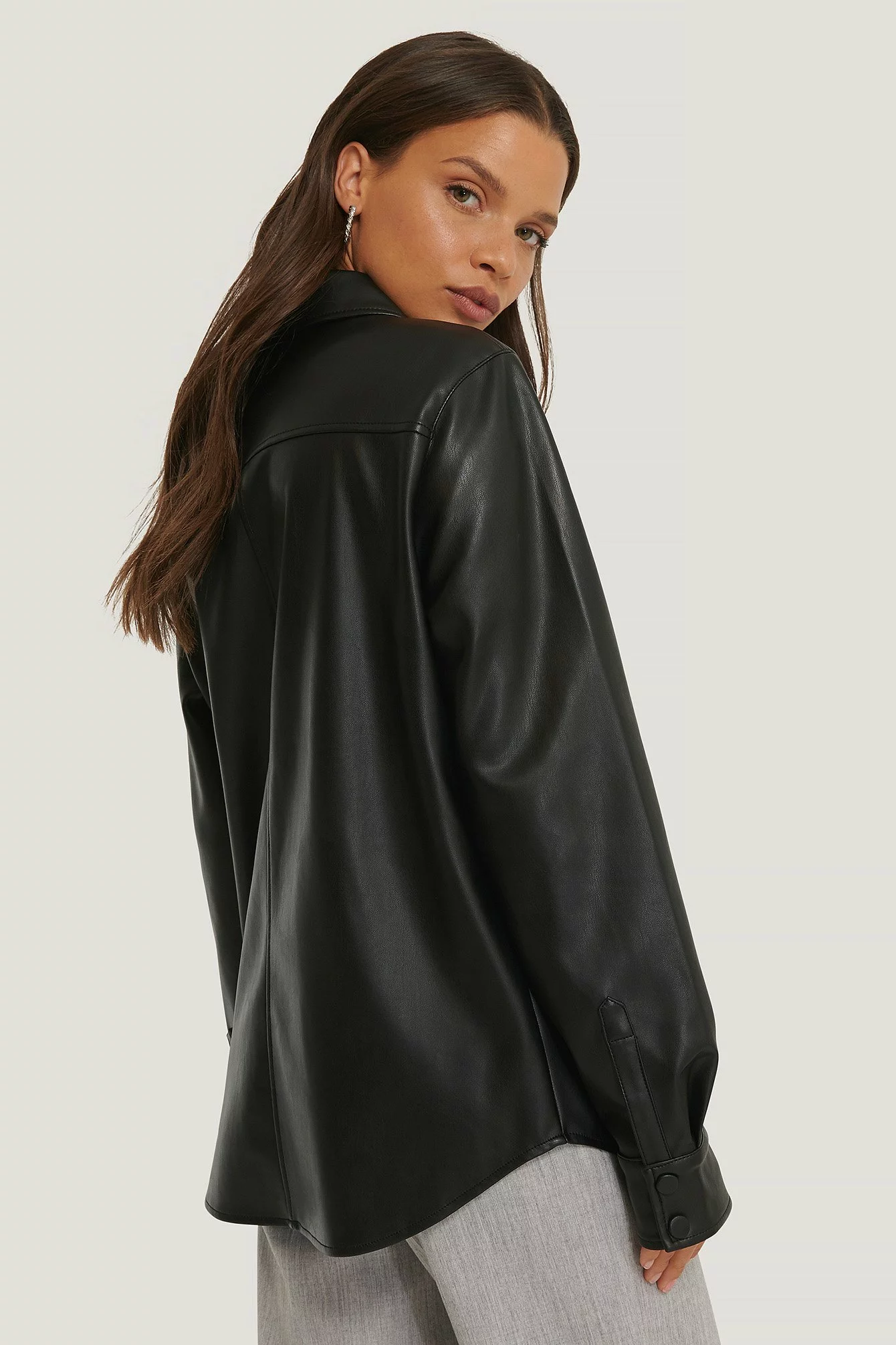 NA-KD Trend Pu Double Pocket Shirt - Image 6