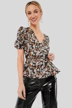 NA-KD Puff Sleeve Overlap Blouse