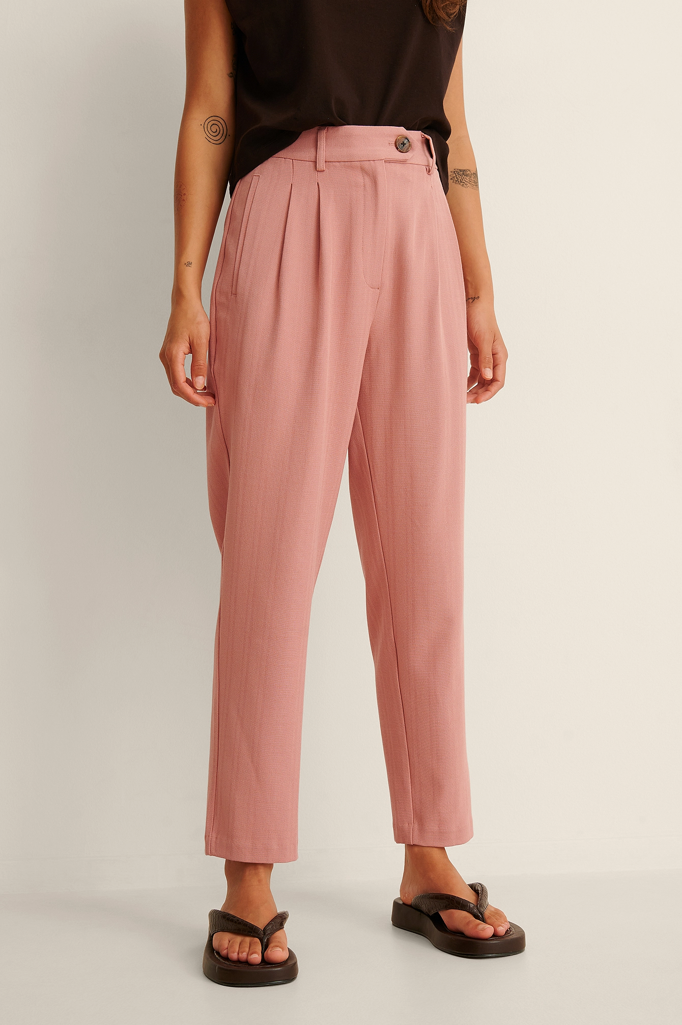 NA-KD Classic Recycled Cropped Cigarette Pants - Image 3