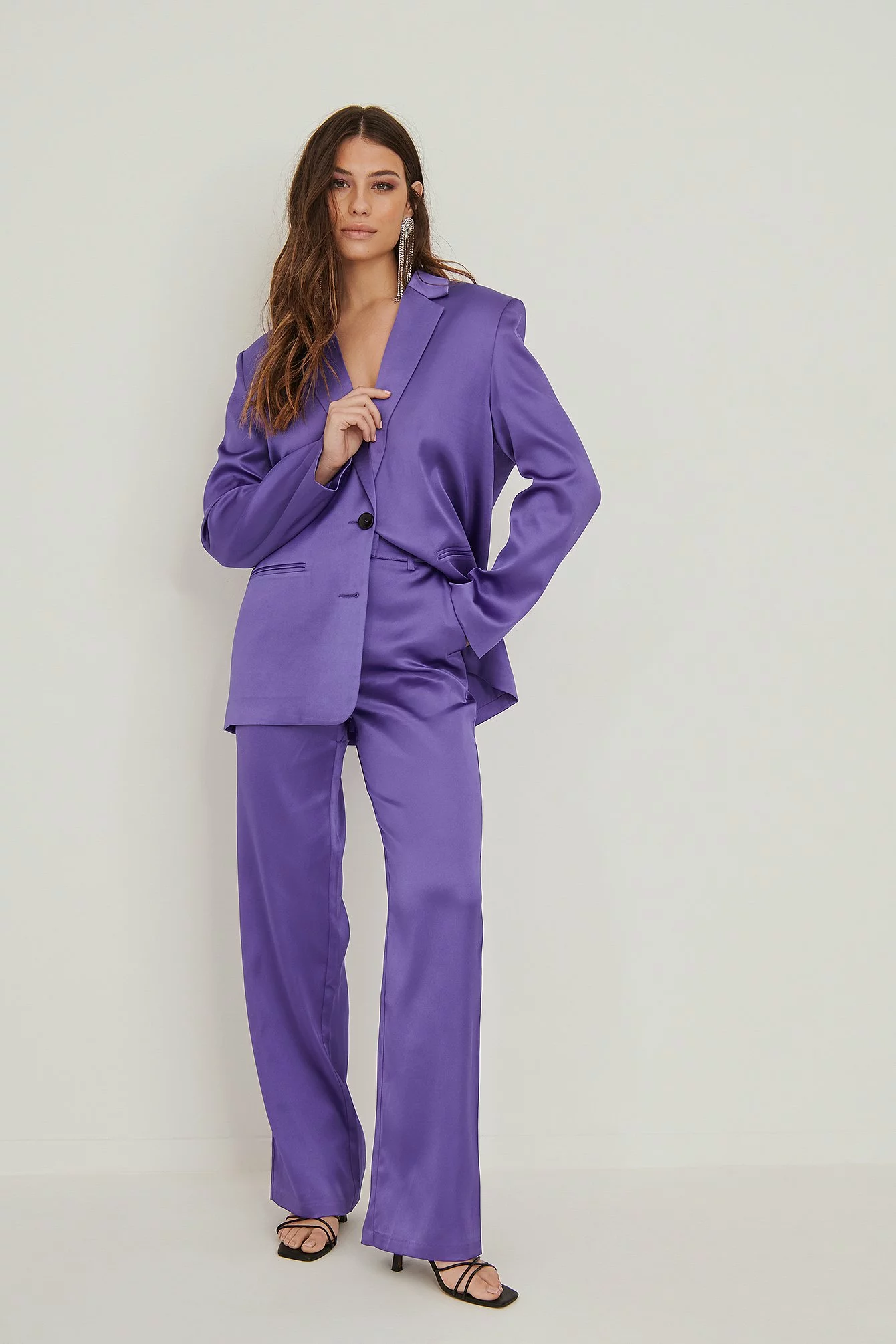 NA-KD Party Satin Suit Pants - Image 5