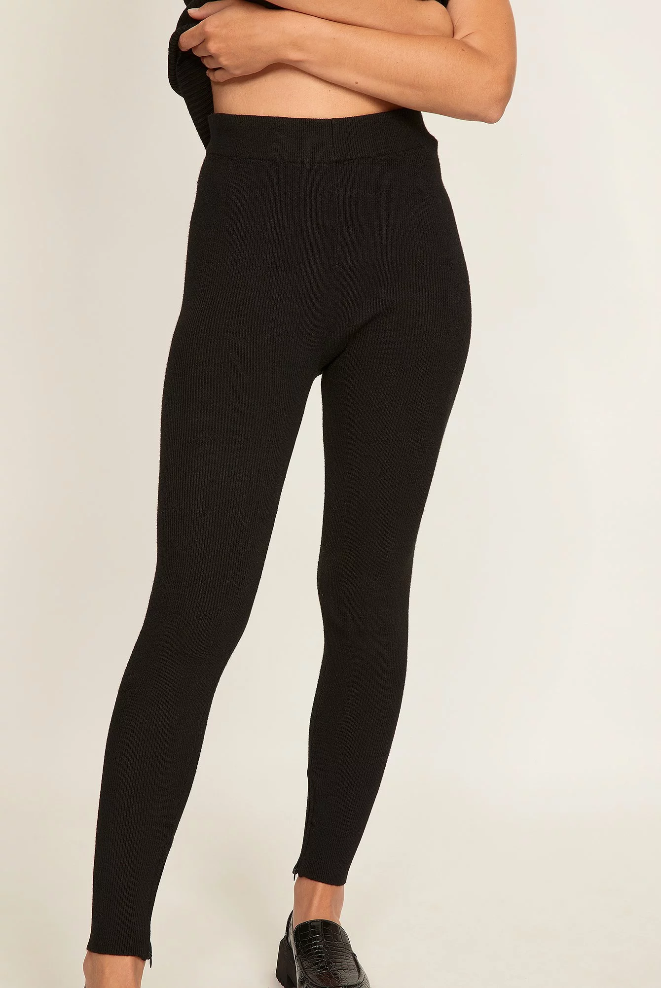 NA-KD Ribbed Knitted Zip Leggings - Image 4