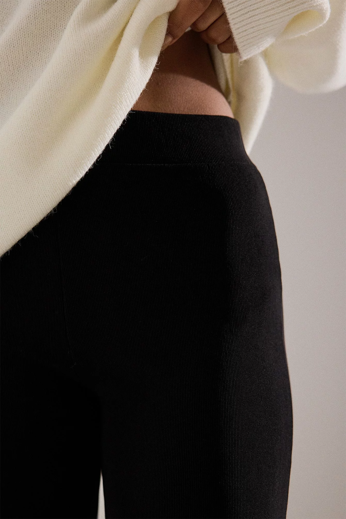 Anika Teller X NA-KD Ribbed Slit Zipper Leggings - Image 5