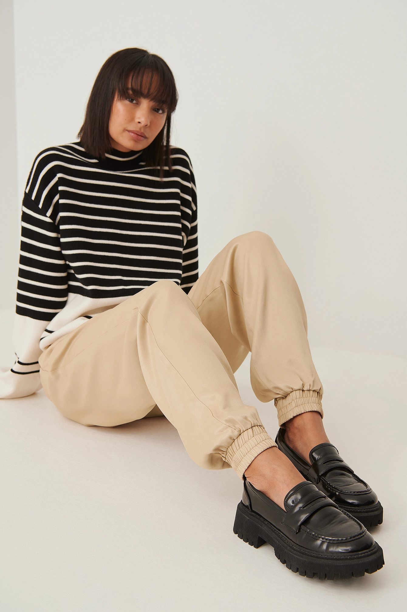 NA-KD Party Satin Sweatpants - Image 3