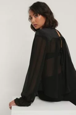 NA-KD Trend Shoulder Padded Chiffon Blouse