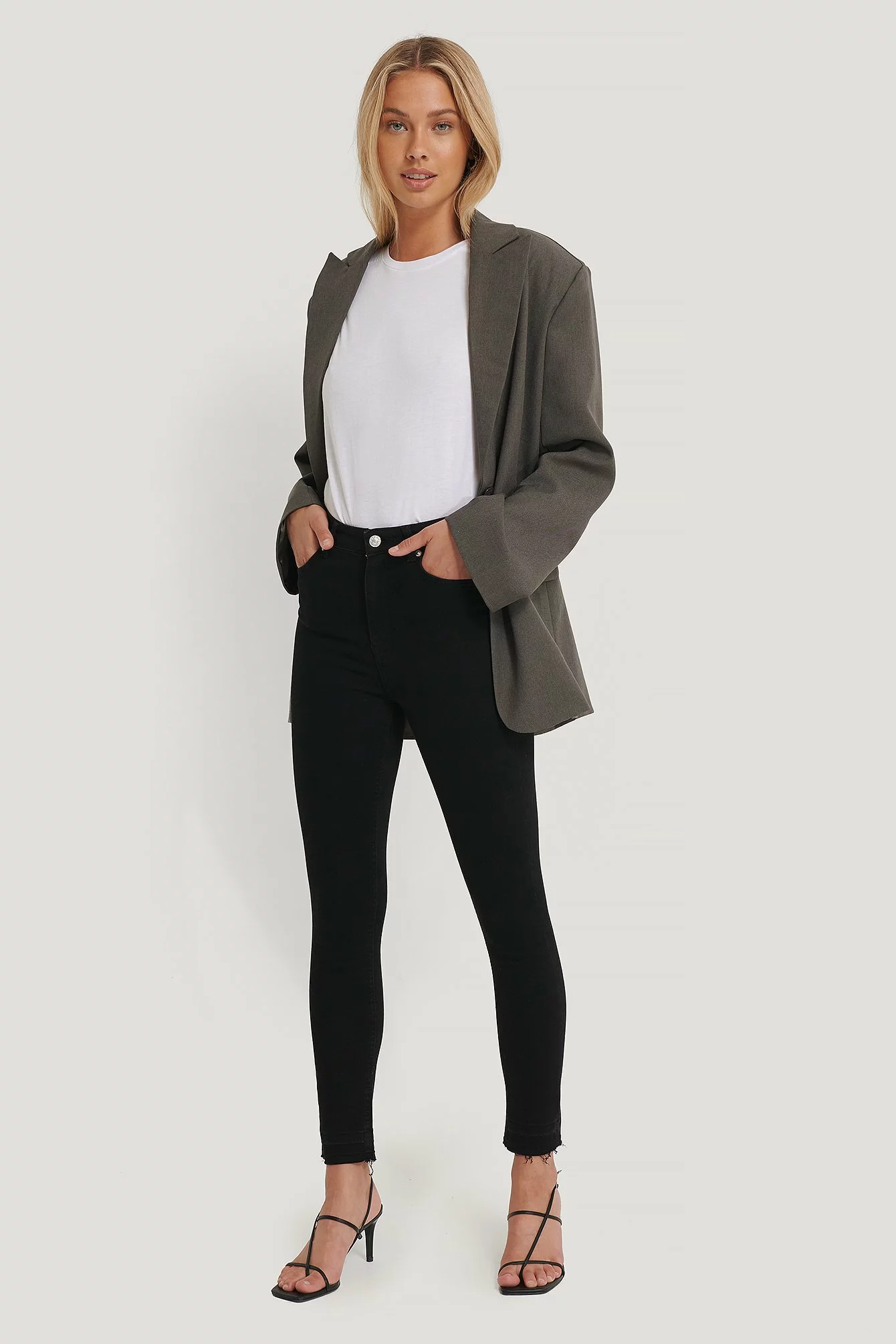 NA-KD Skinny High Waist Open Hem Jeans