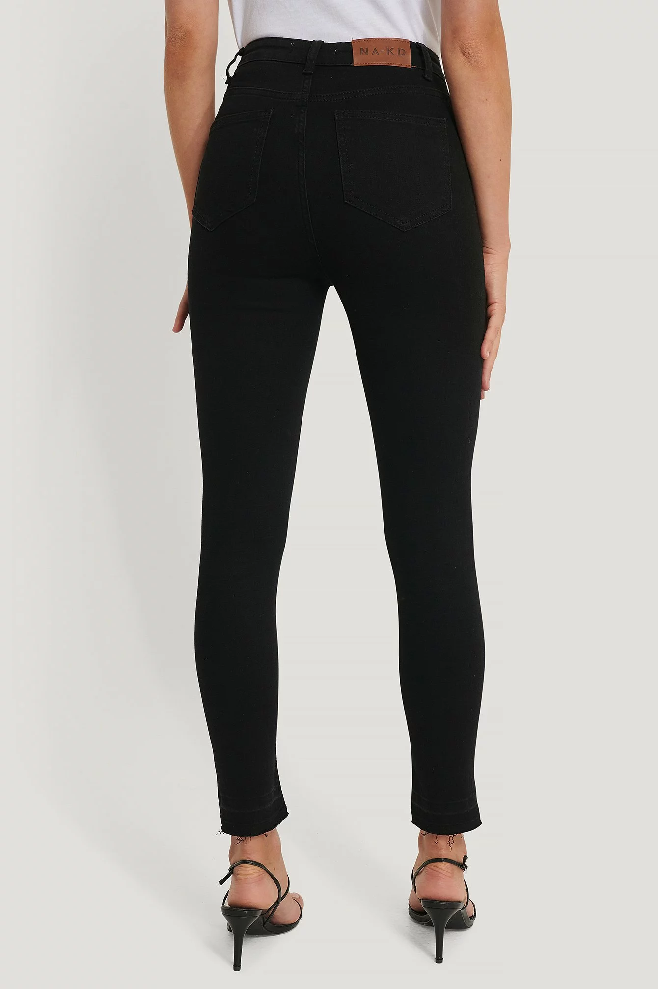 NA-KD Skinny High Waist Open Hem Jeans - Image 2