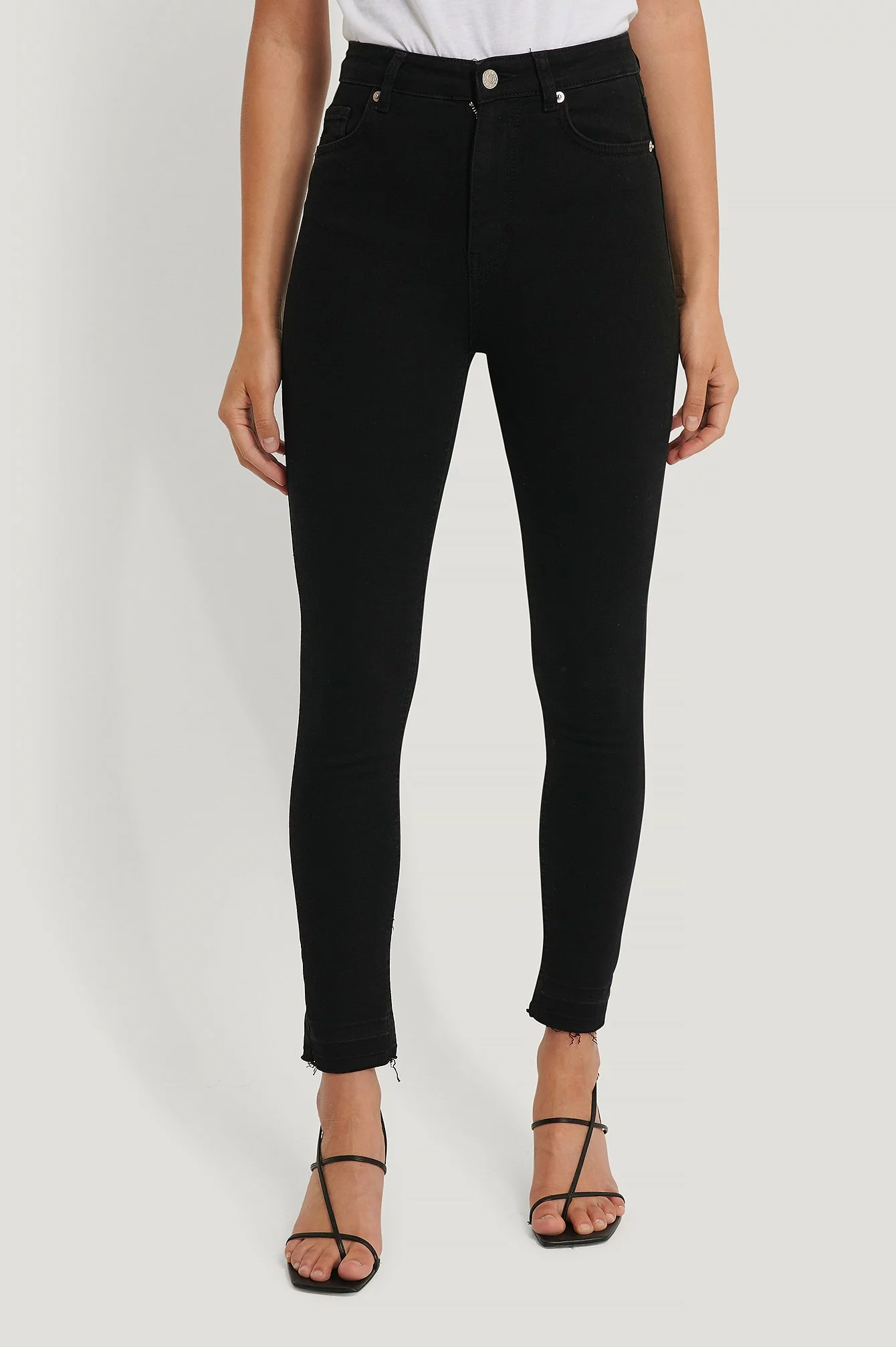 NA-KD Skinny High Waist Open Hem Jeans - Image 3