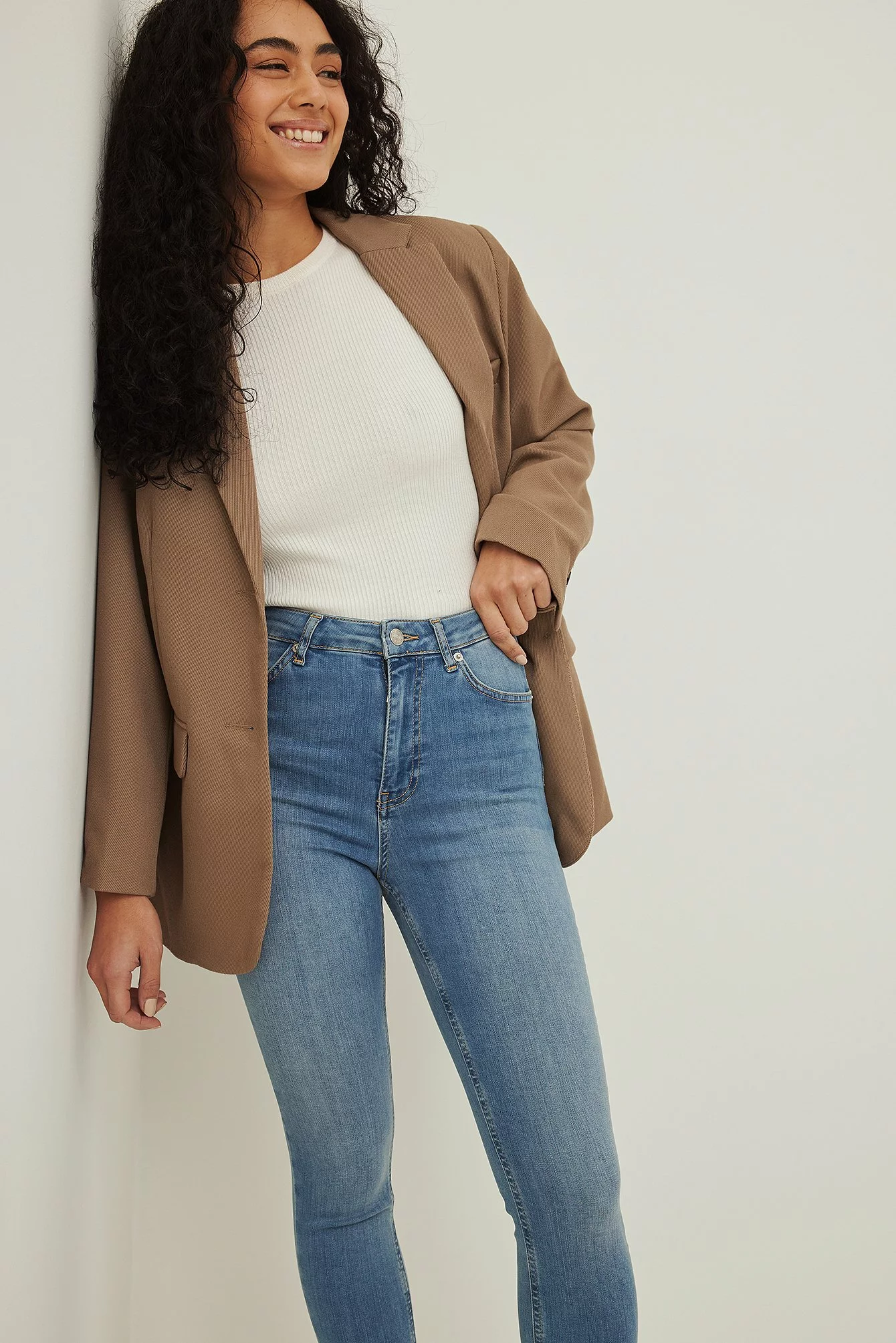 NA-KD Skinny High Waist Open Hem Jeans - Image 3