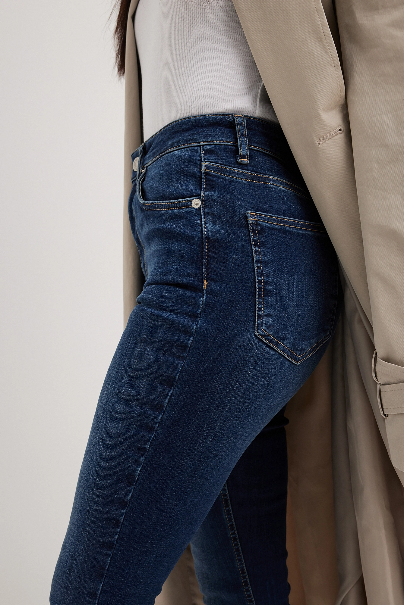 NA-KD Skinny High Waist Raw Hem Jeans - Image 17