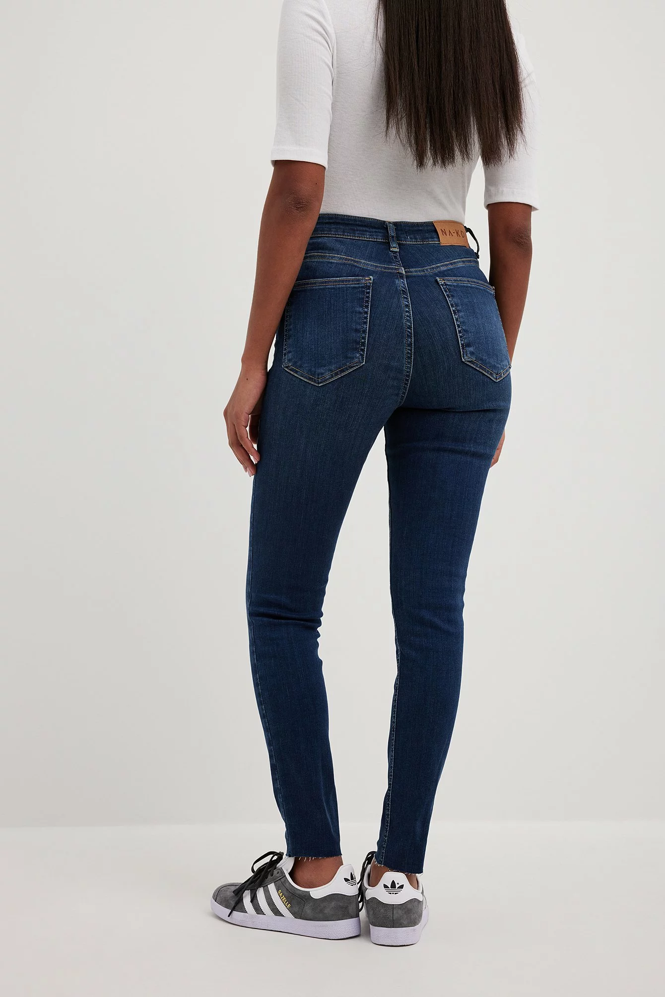NA-KD Skinny High Waist Raw Hem Jeans - Image 15