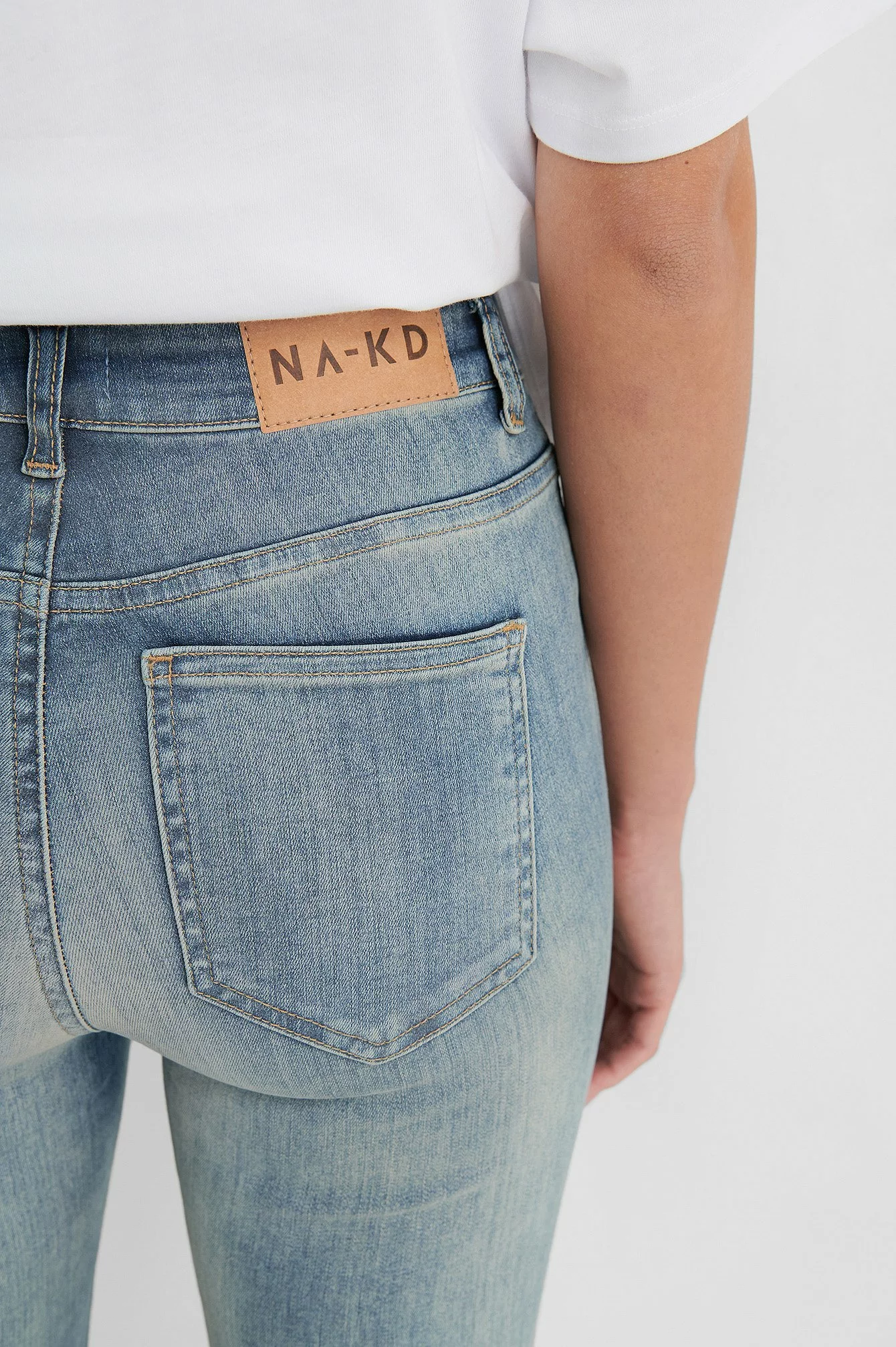 NA-KD Skinny High Waist Raw Hem Jeans - Image 34