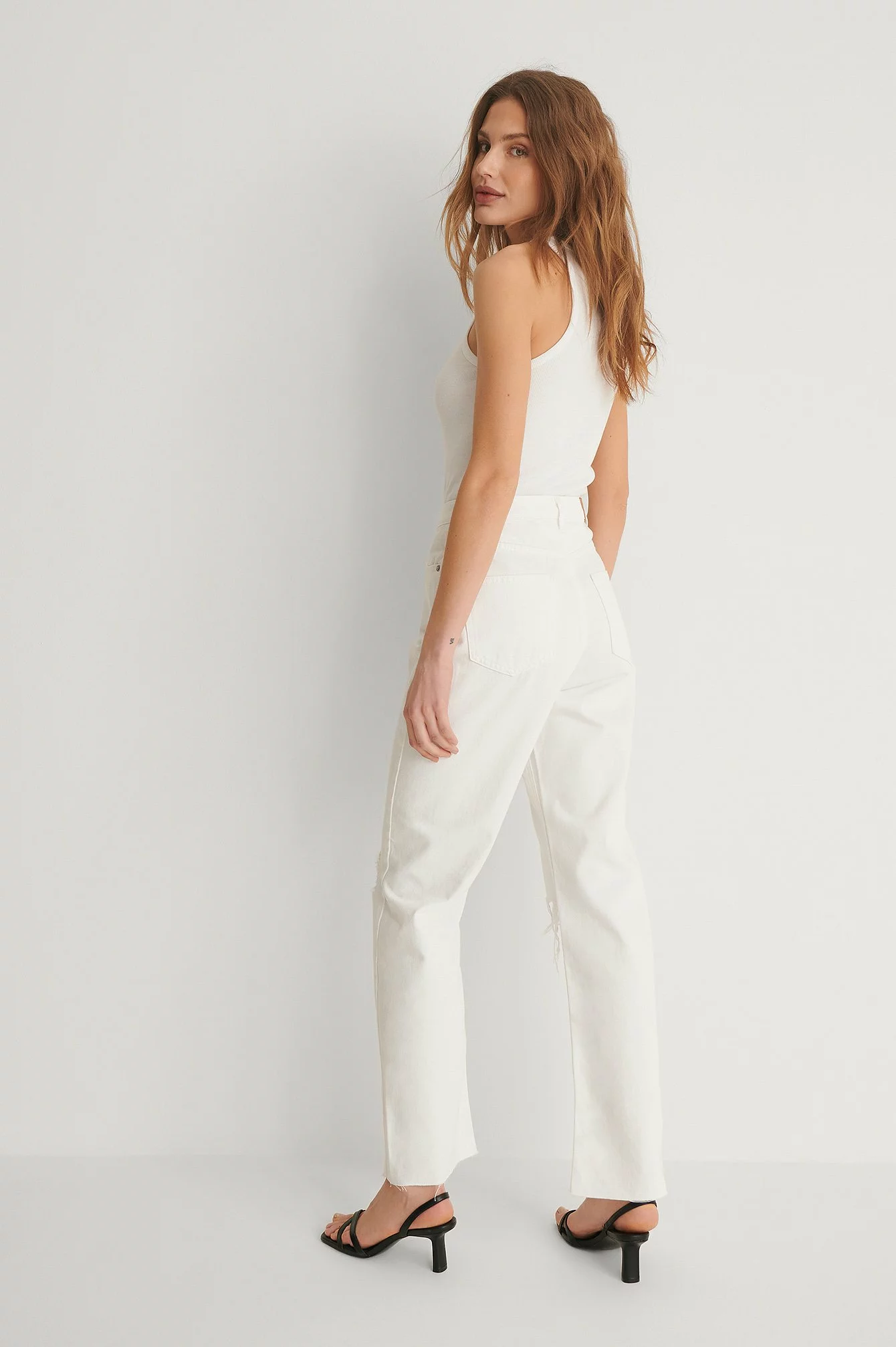 NA-KD Straight High Waist Raw Hem Destroyed Jeans - Image 4