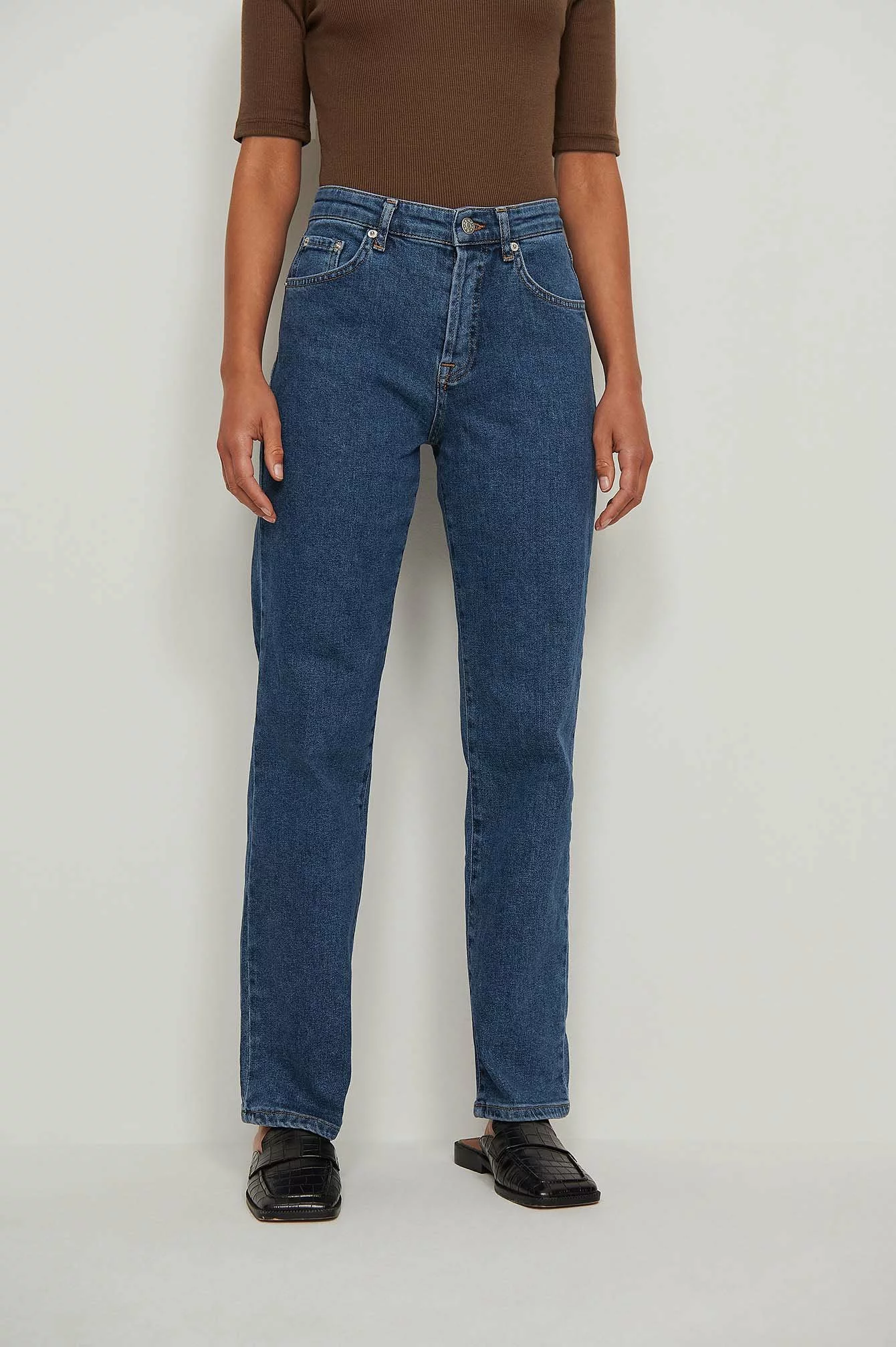 NA-KD Straight Mid Waist Jeans - Image 3