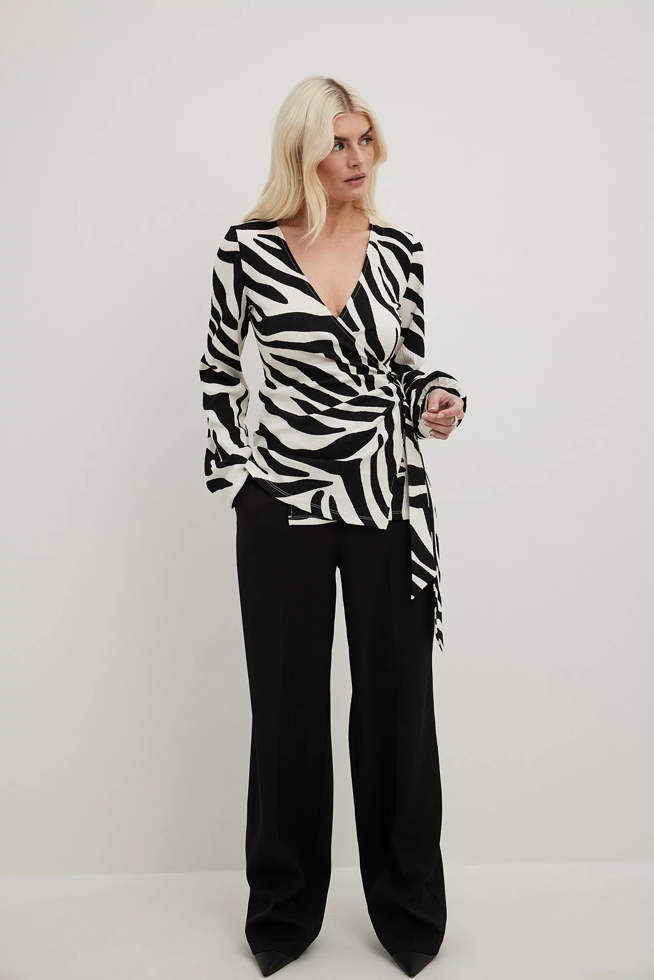 NA-KD Structure Wrap Top - Image 15