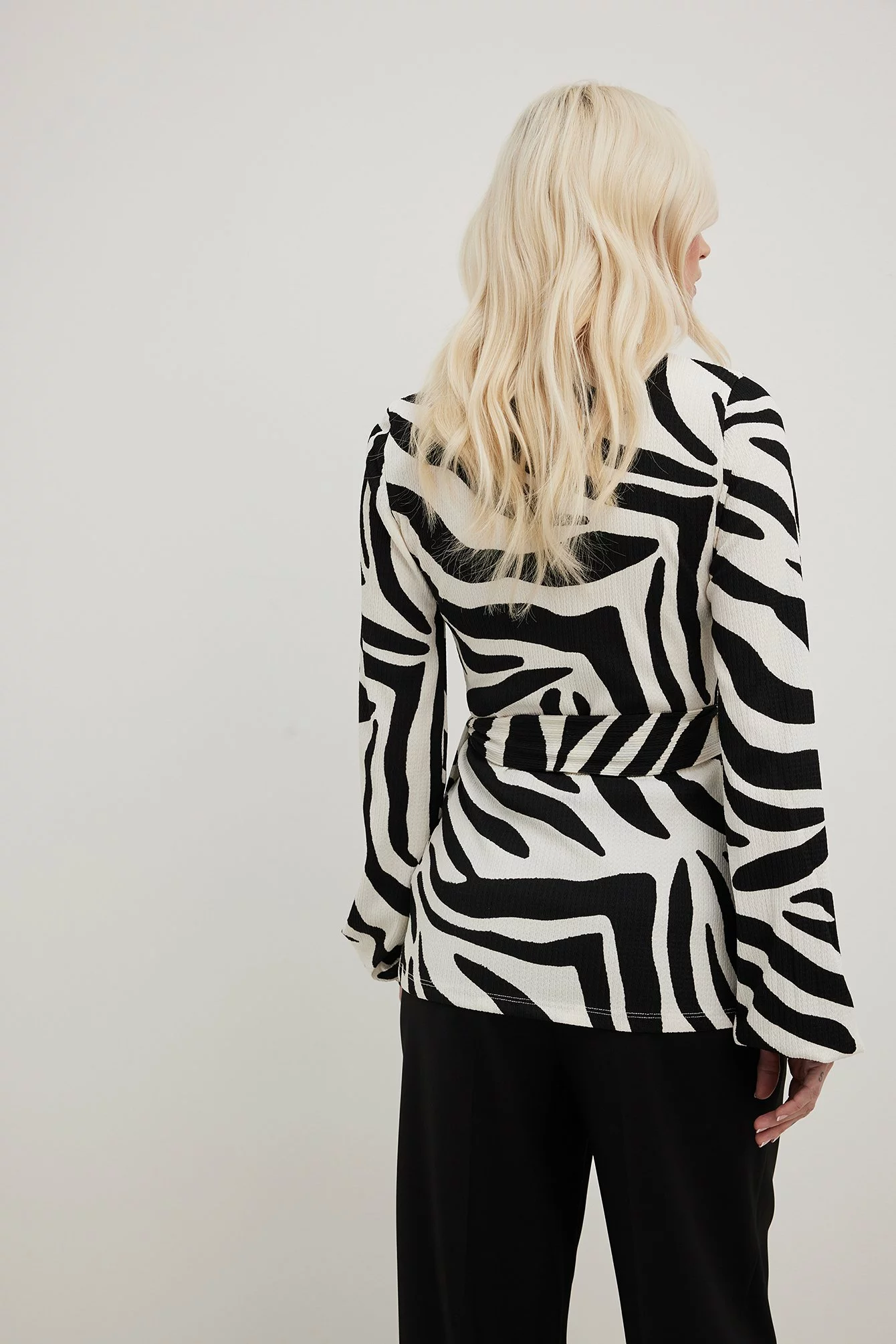 NA-KD Structure Wrap Top - Image 14