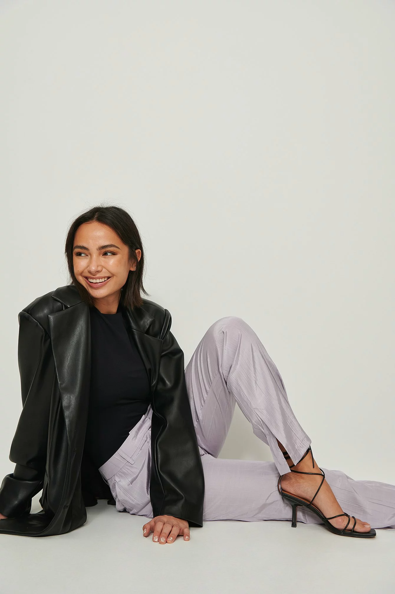 NA-KD Classic Structured Flowy Side Slit Pants - Image 3