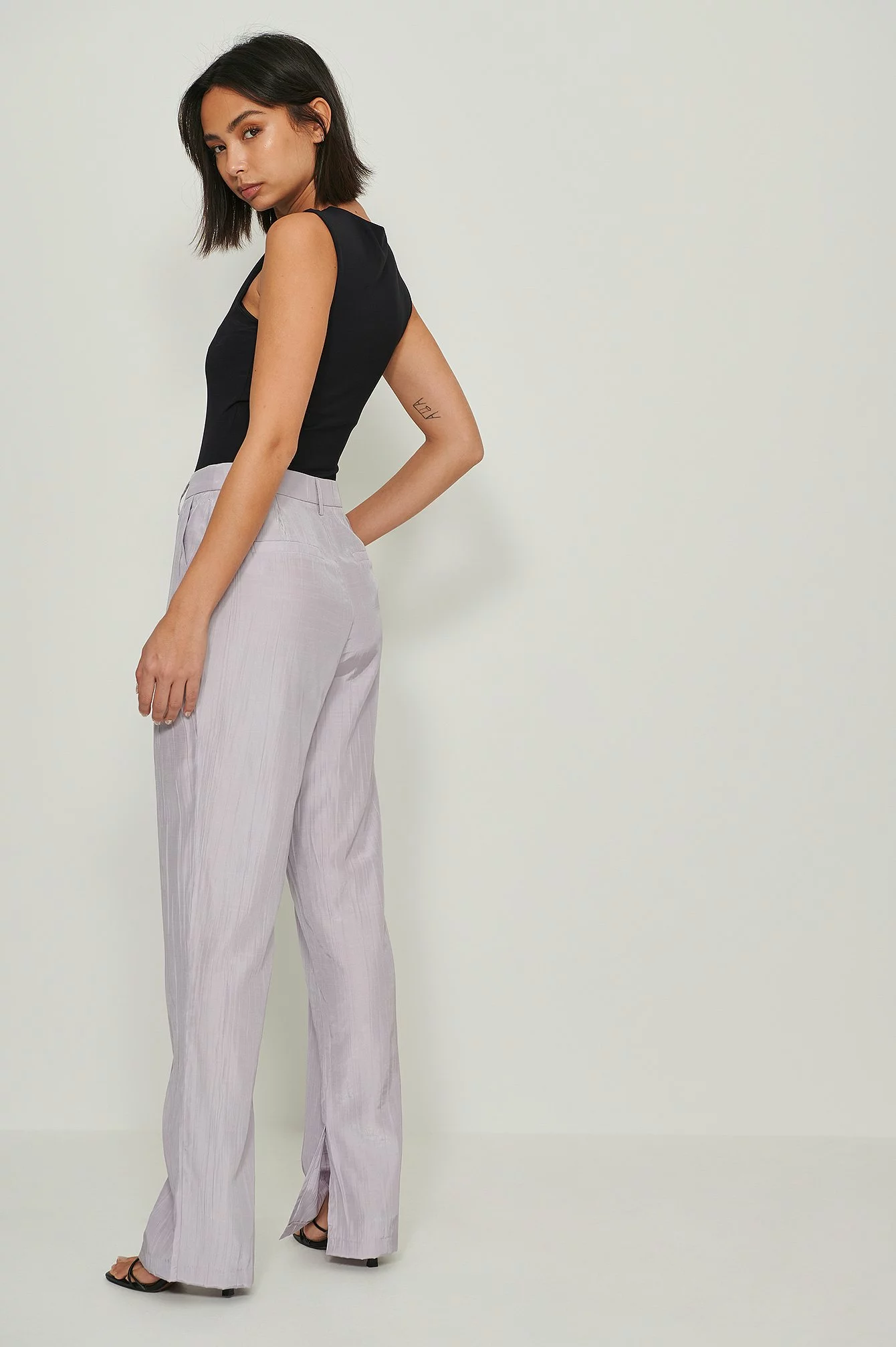NA-KD Classic Structured Flowy Side Slit Pants - Image 2