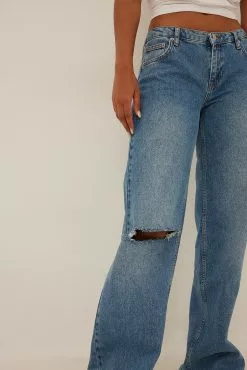 NA-KD Trend Super Low Waist Distressed Jeans