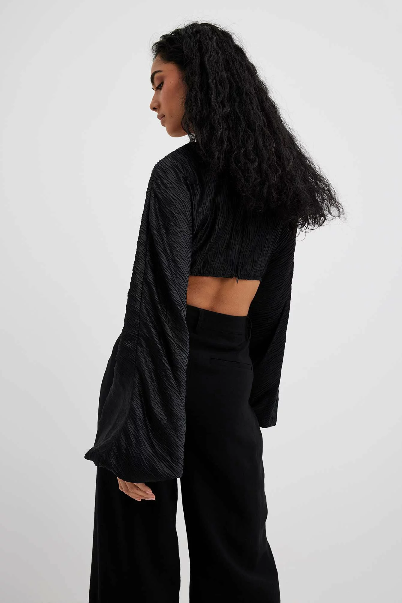 NA-KD Party Twist Front Pleated Blouse - Image 6