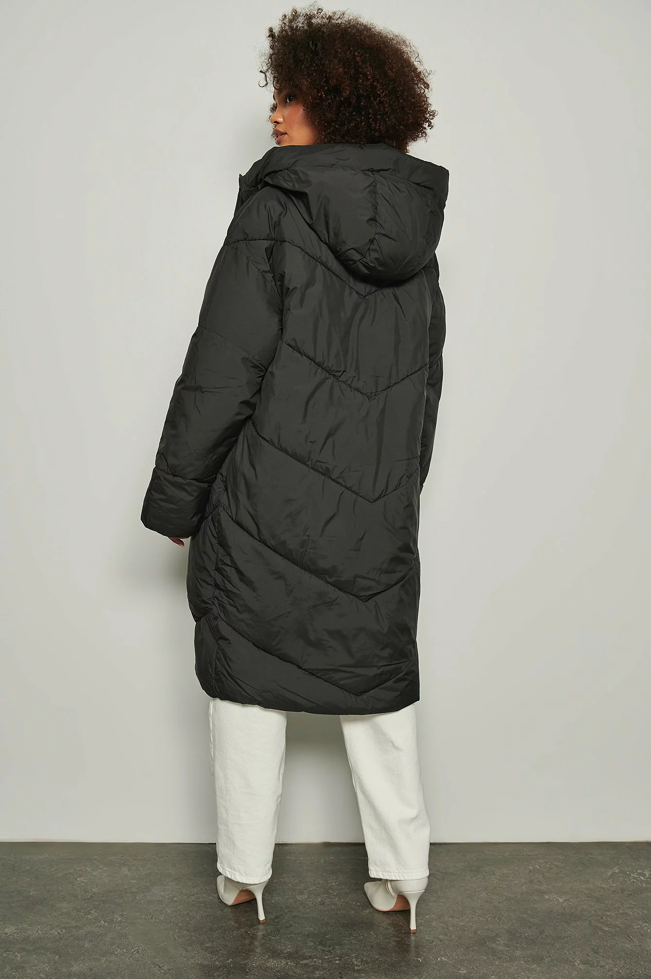 NA-KD V Shape Long Padded Jacket - Image 2