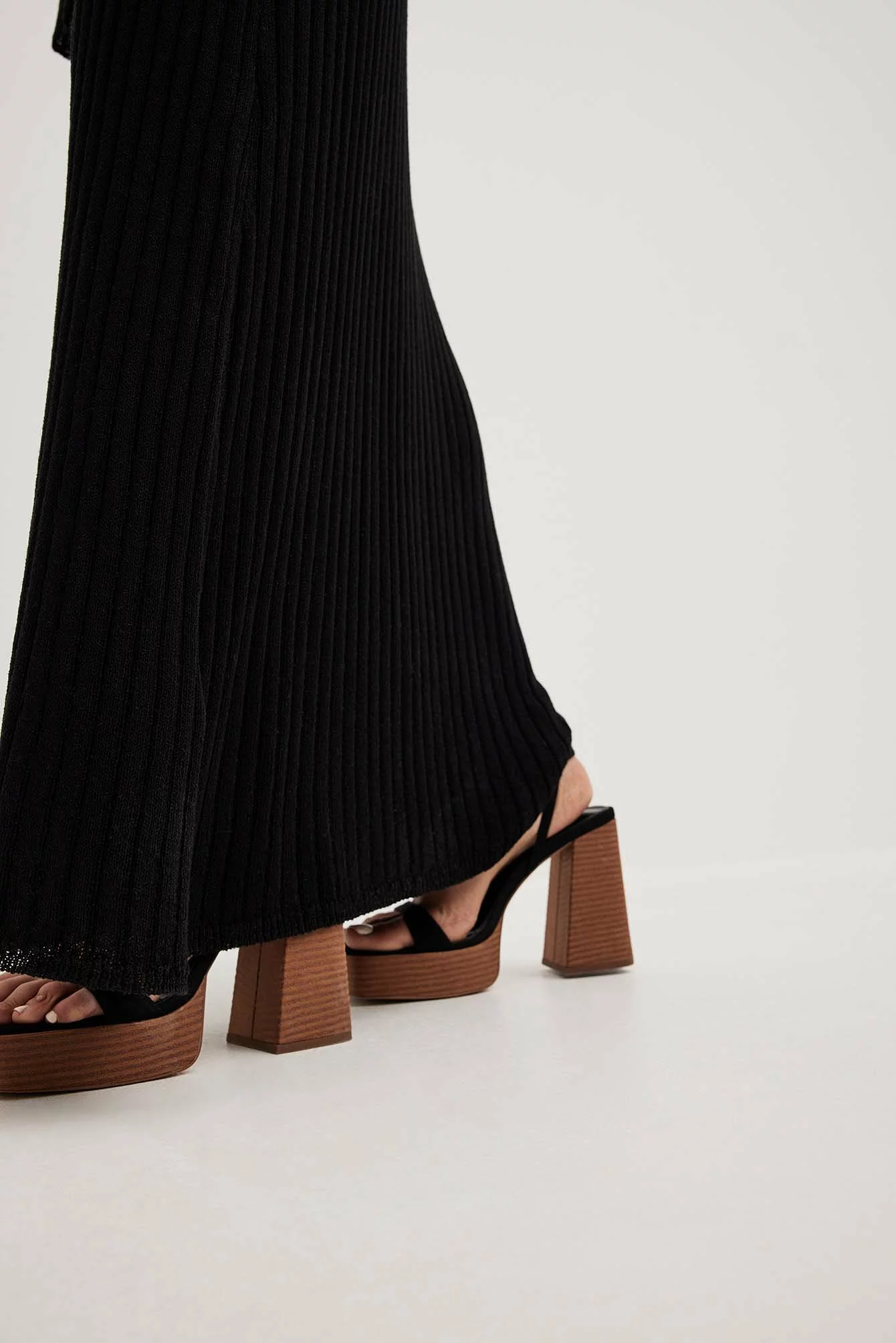 NA-KD Shoes Wooden Heel Platform Sandals - Image 3