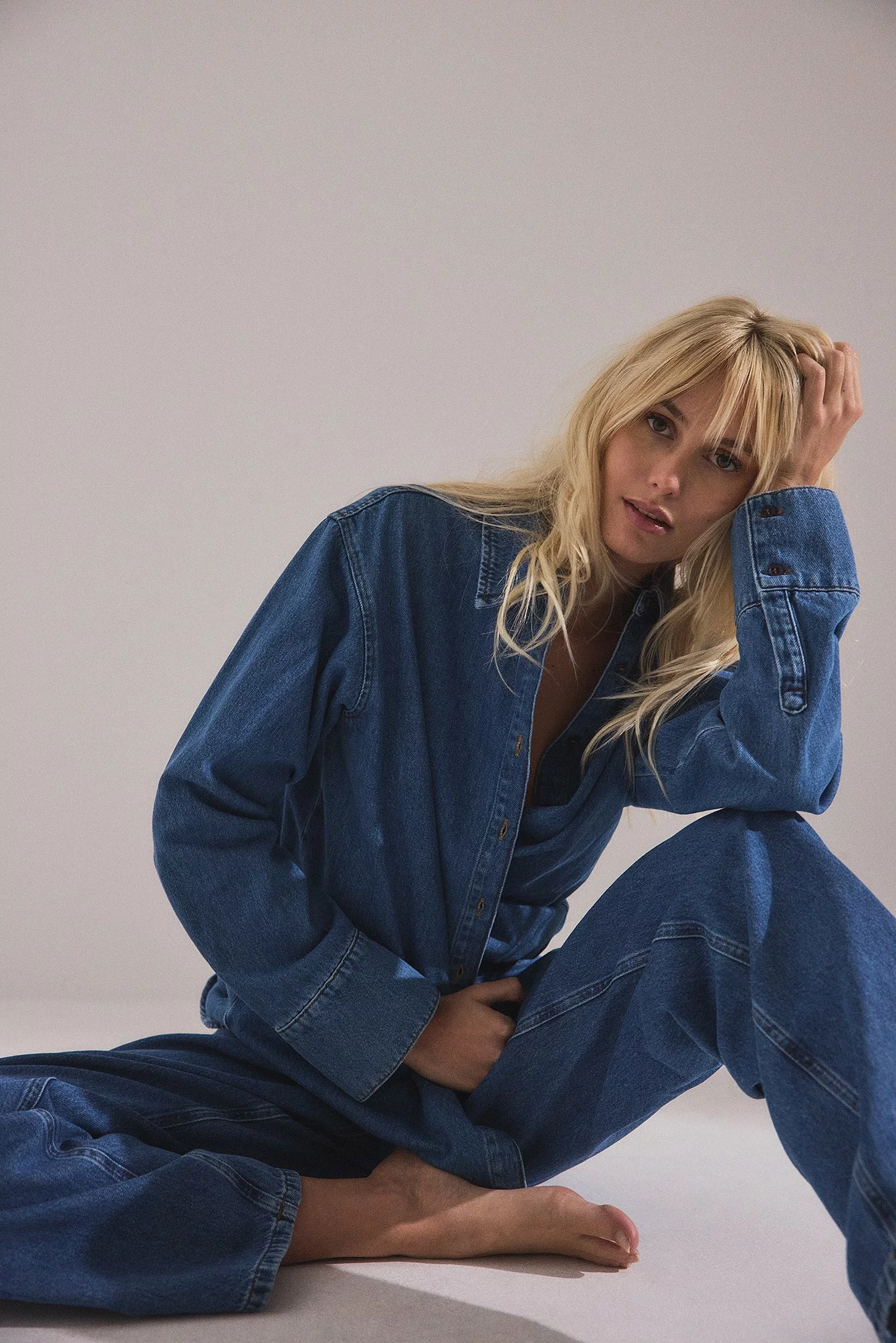 Alessa Winter X NA-KD Oversized Denim Shirt