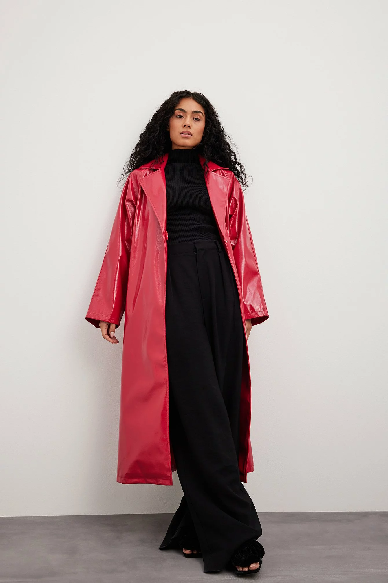 NA-KD Oversized Shiny Pu Belted Trenchcoat - Image 2