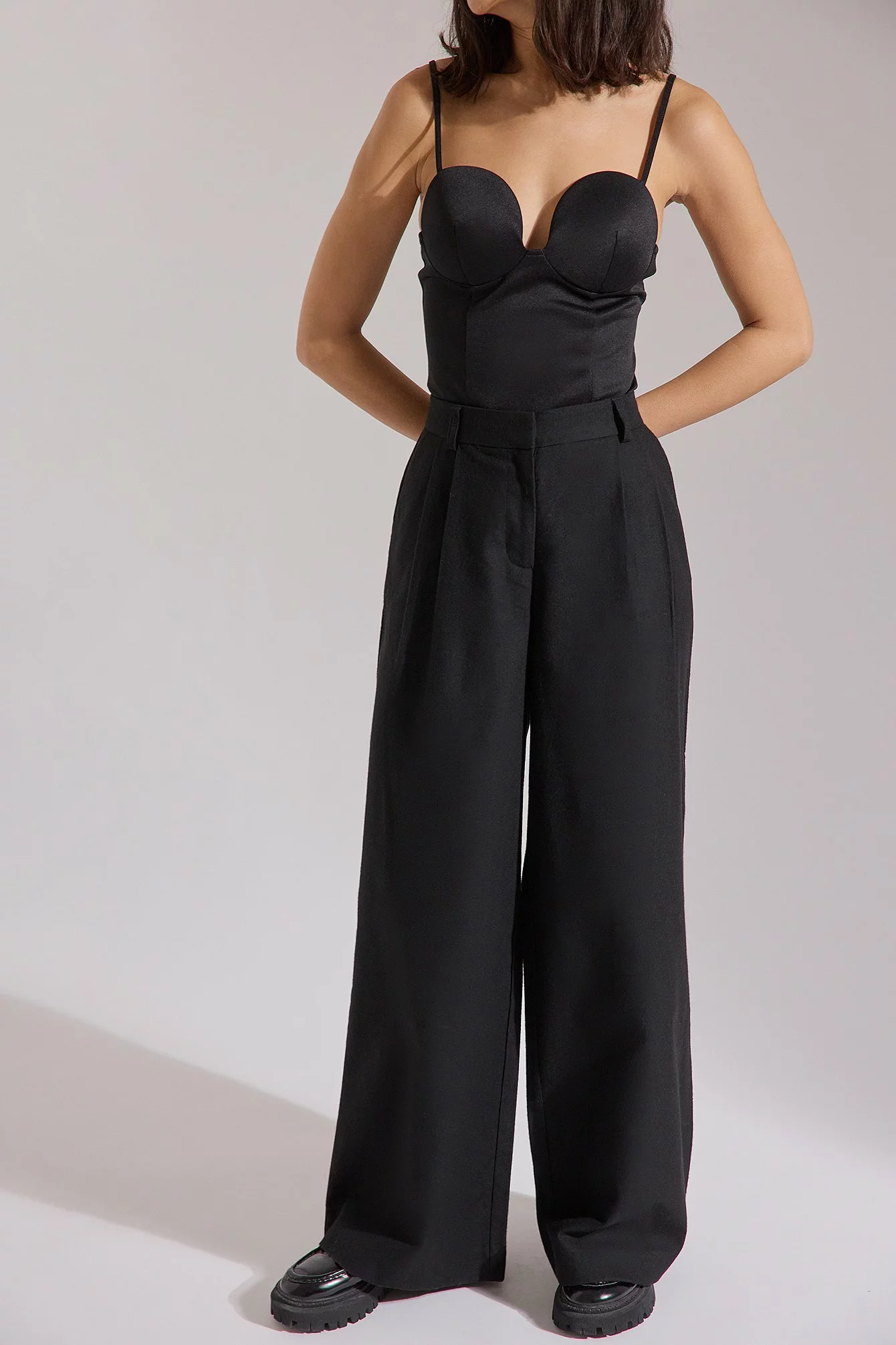 Stephsa X NA-KD Pleat Detail Suit Trousers - Image 4