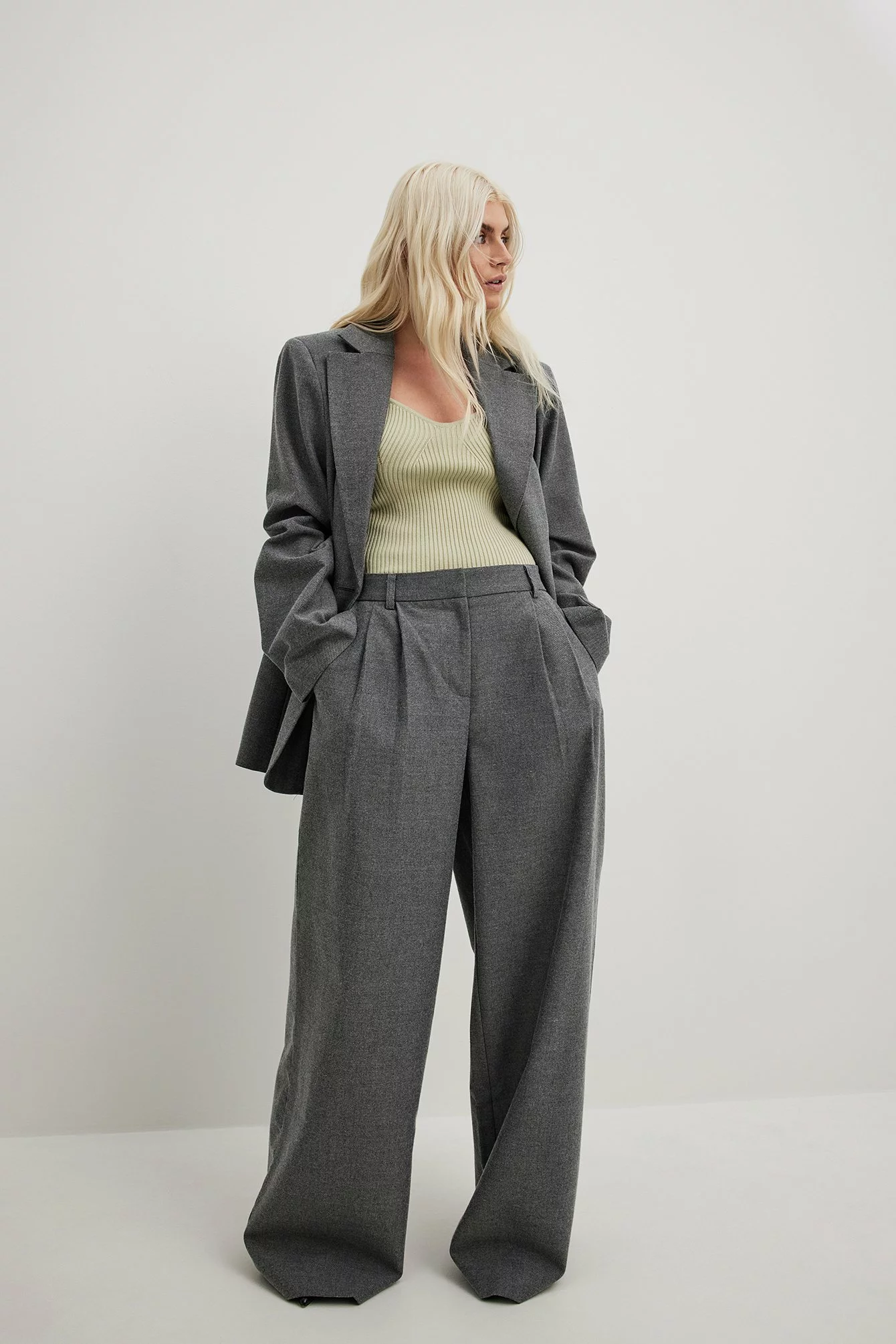 Stephsa X NA-KD Pleat Detail Suit Trousers - Image 6
