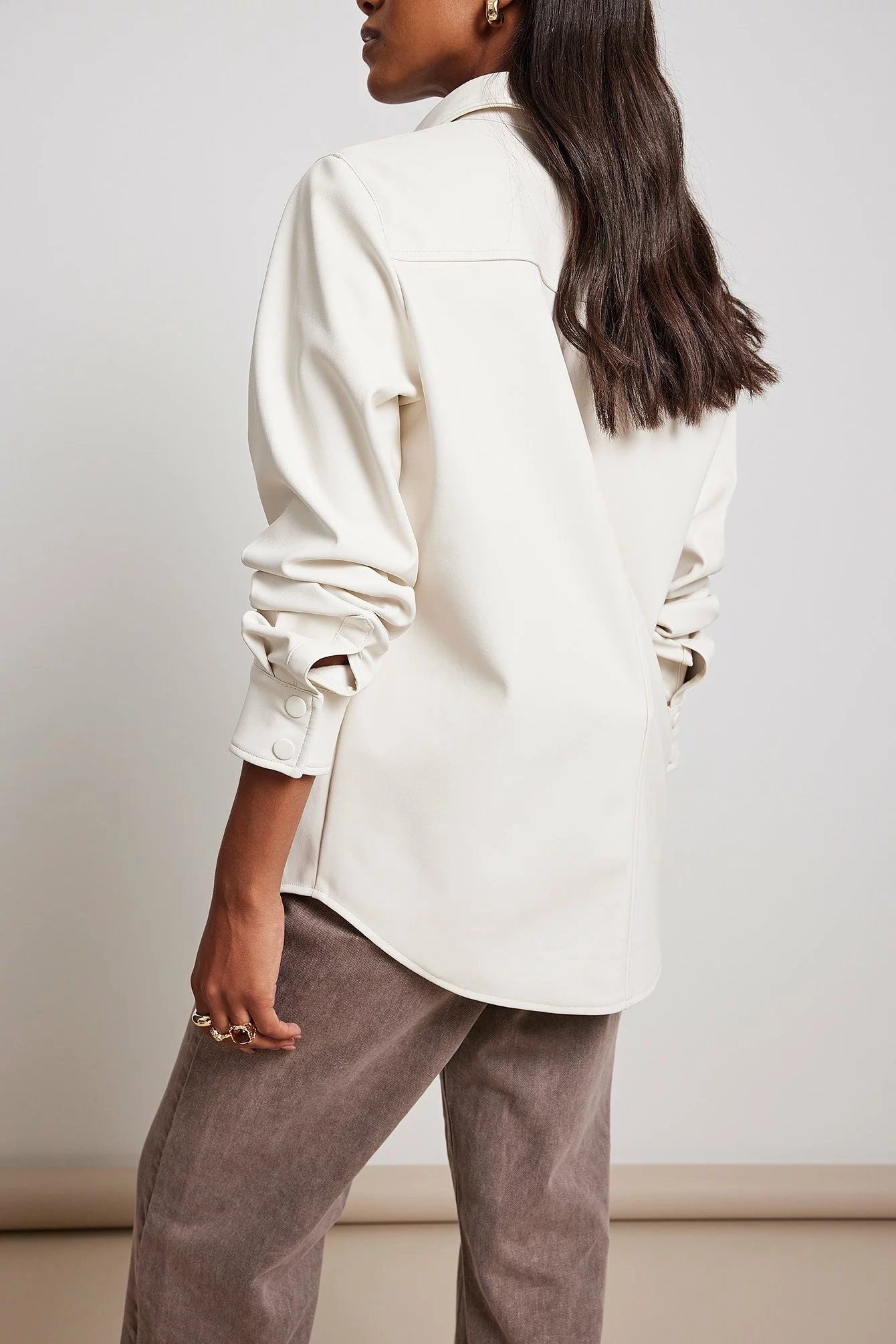 NA-KD Trend Pu Double Pocket Shirt - Image 2