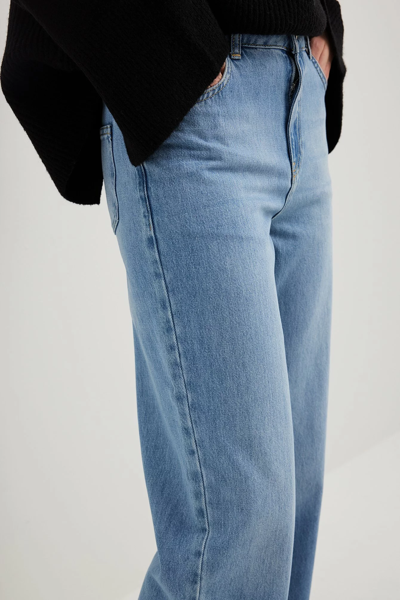 Lojsan Wallin X NA-KD Raw Hem Denim - Image 6