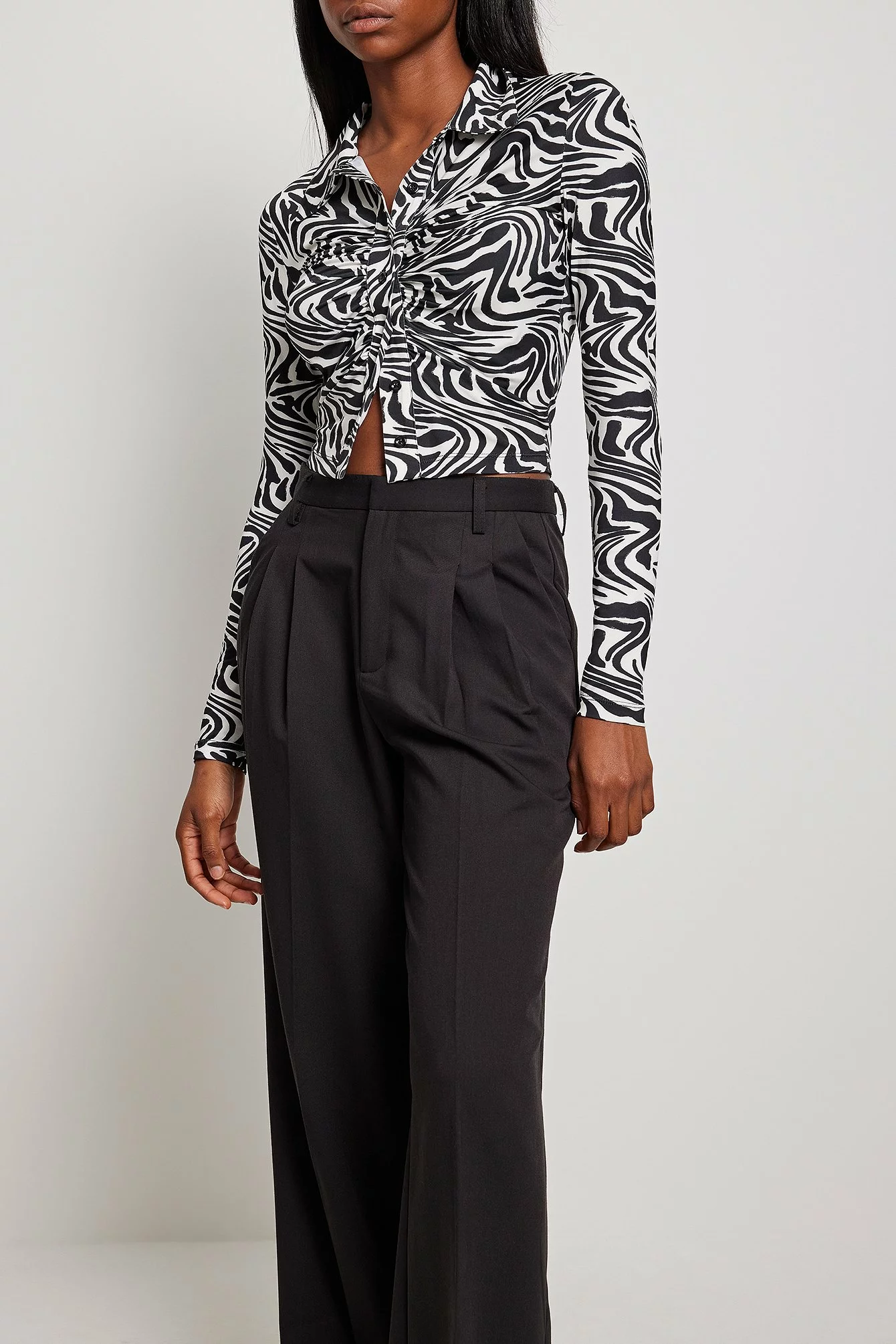 NA-KD Rouched Slinky Button Top - Image 7