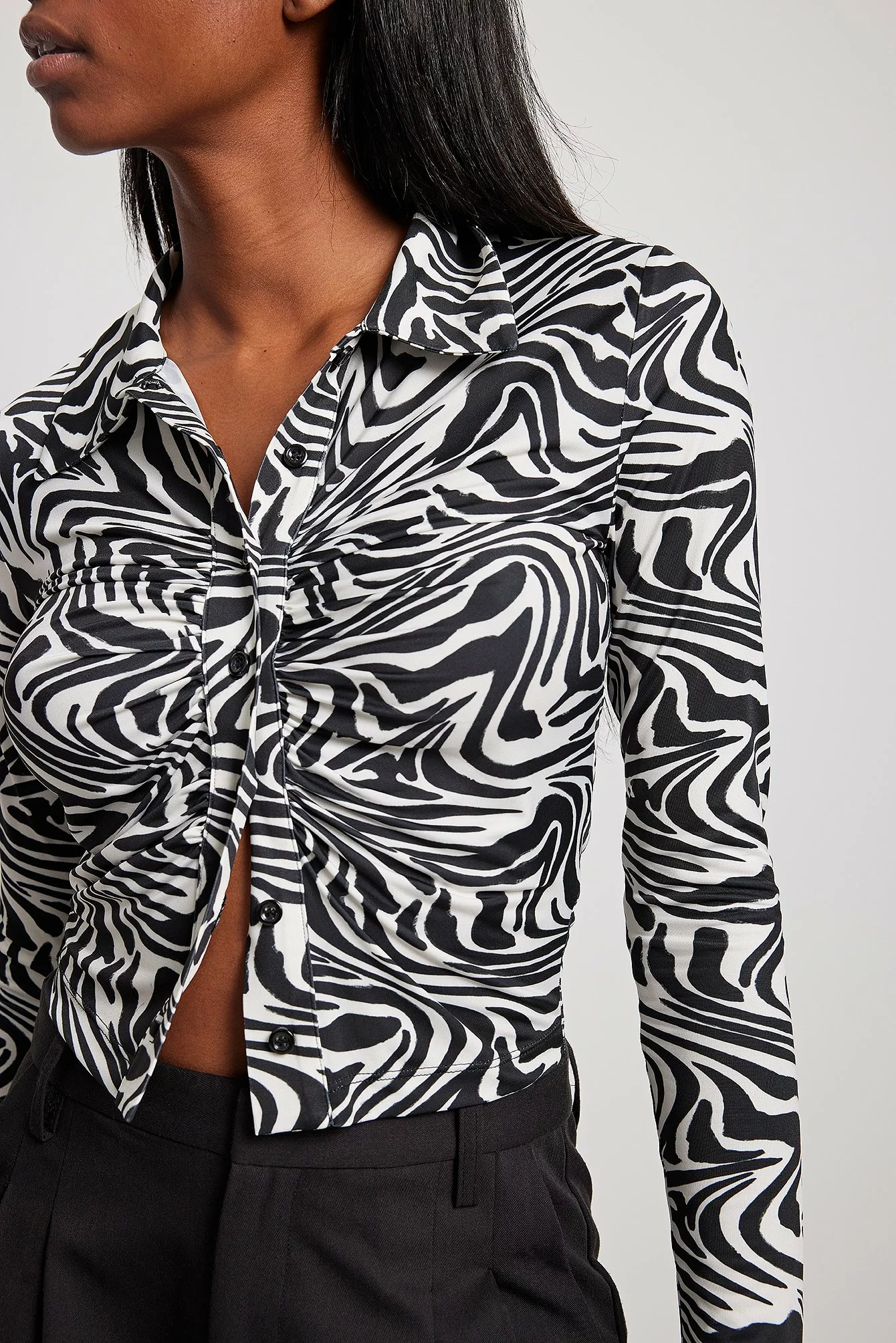 NA-KD Rouched Slinky Button Top - Image 8