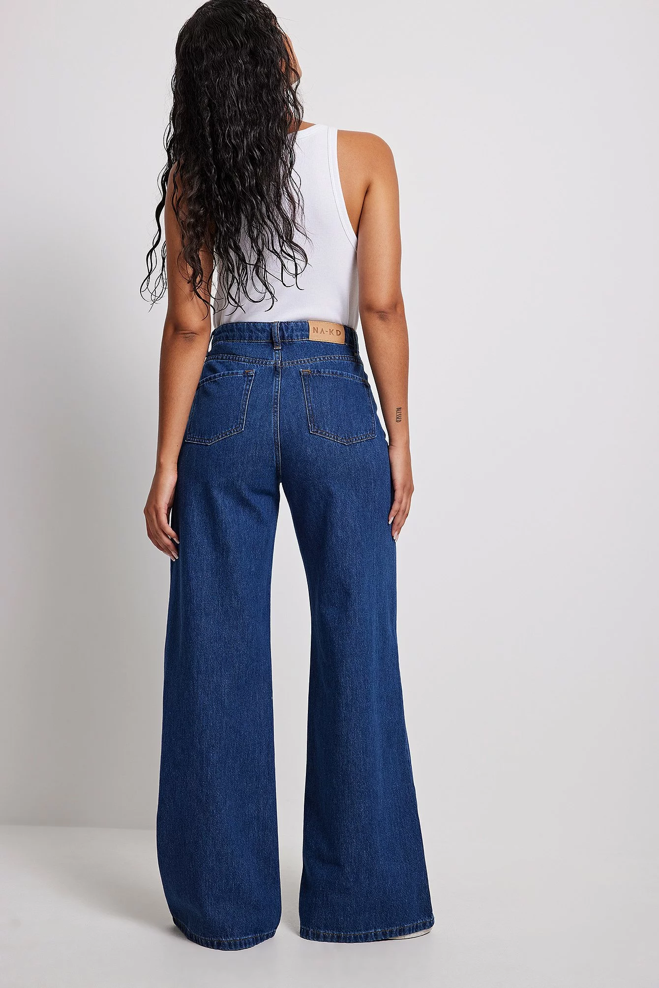 NA-KD Trend Soft Rigid Wide Jeans - Image 2